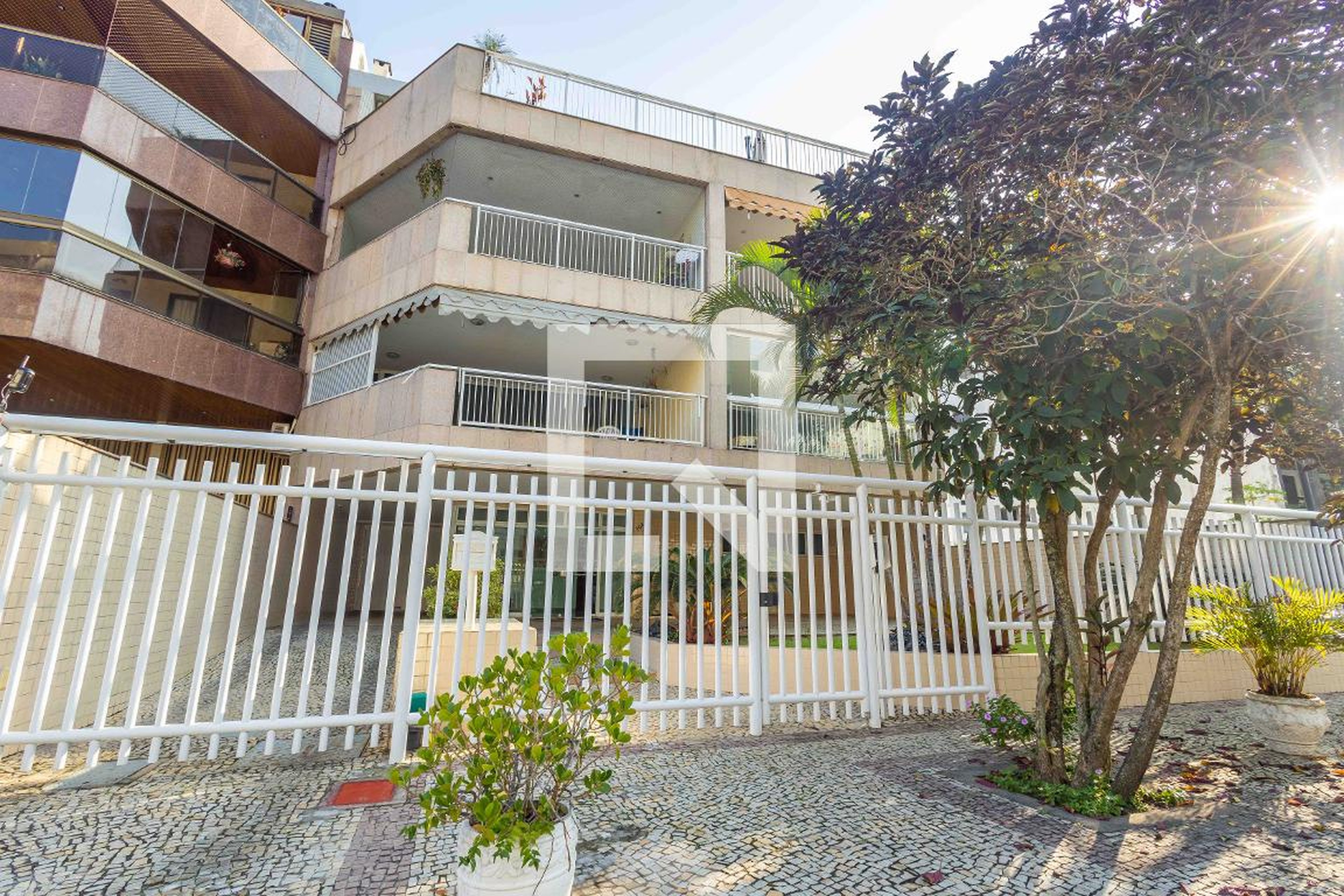 Fachada Condomínio em Rua Joaquim Cardozo, 104