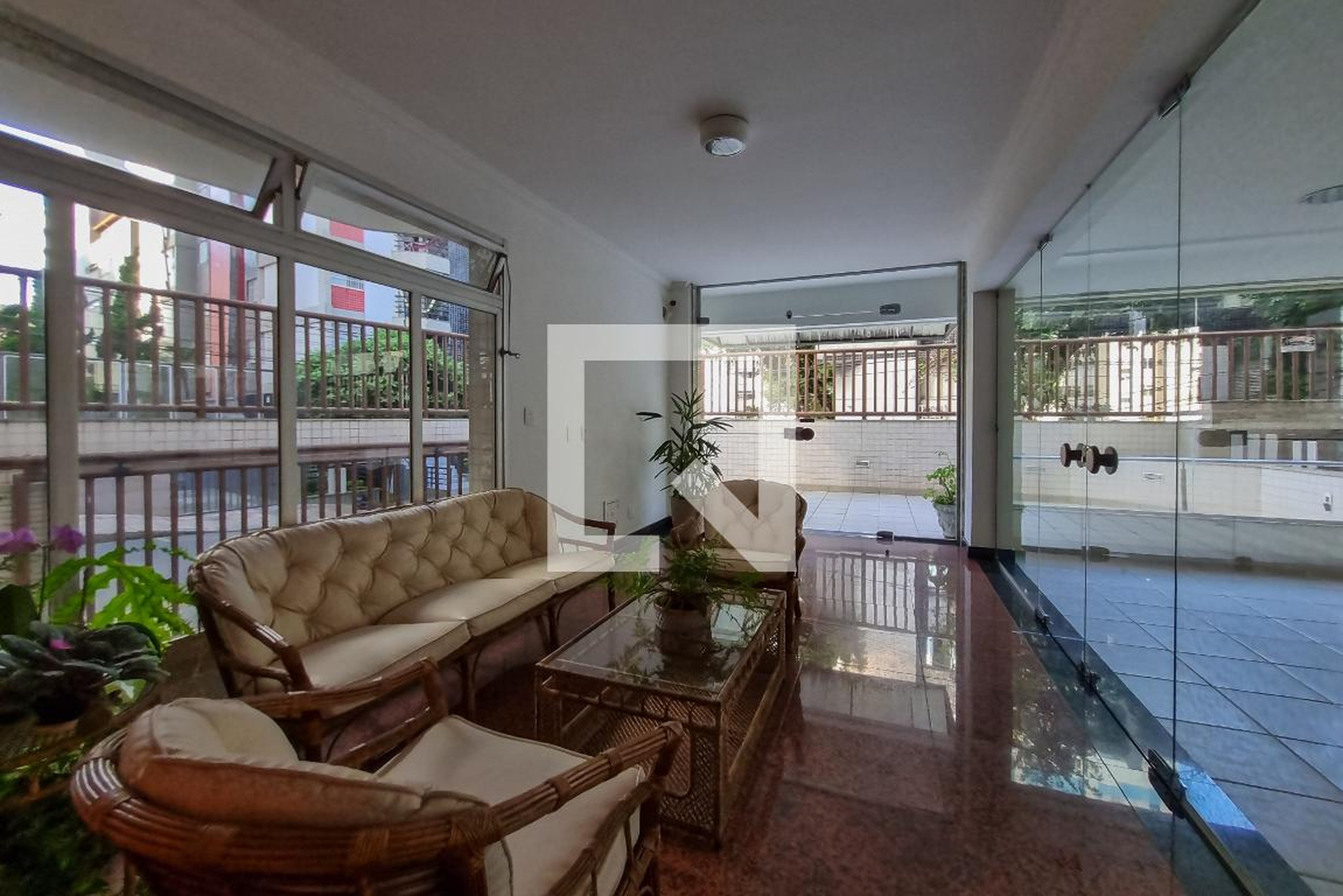 Hall de entrada Condomínio em Rua Turibaté, 20