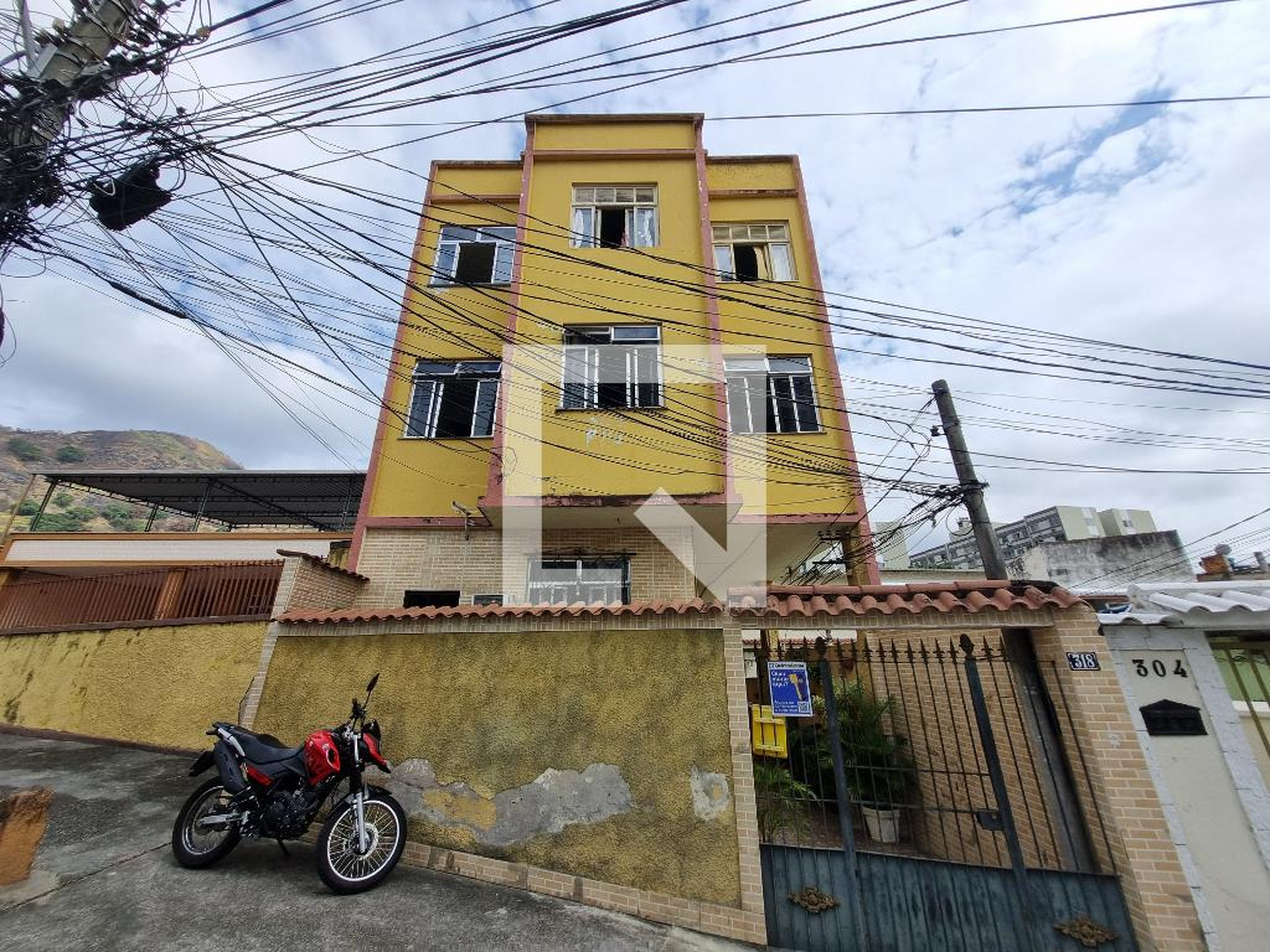 Fachada Condomínio em Rua Dionísio Fernandes, 318