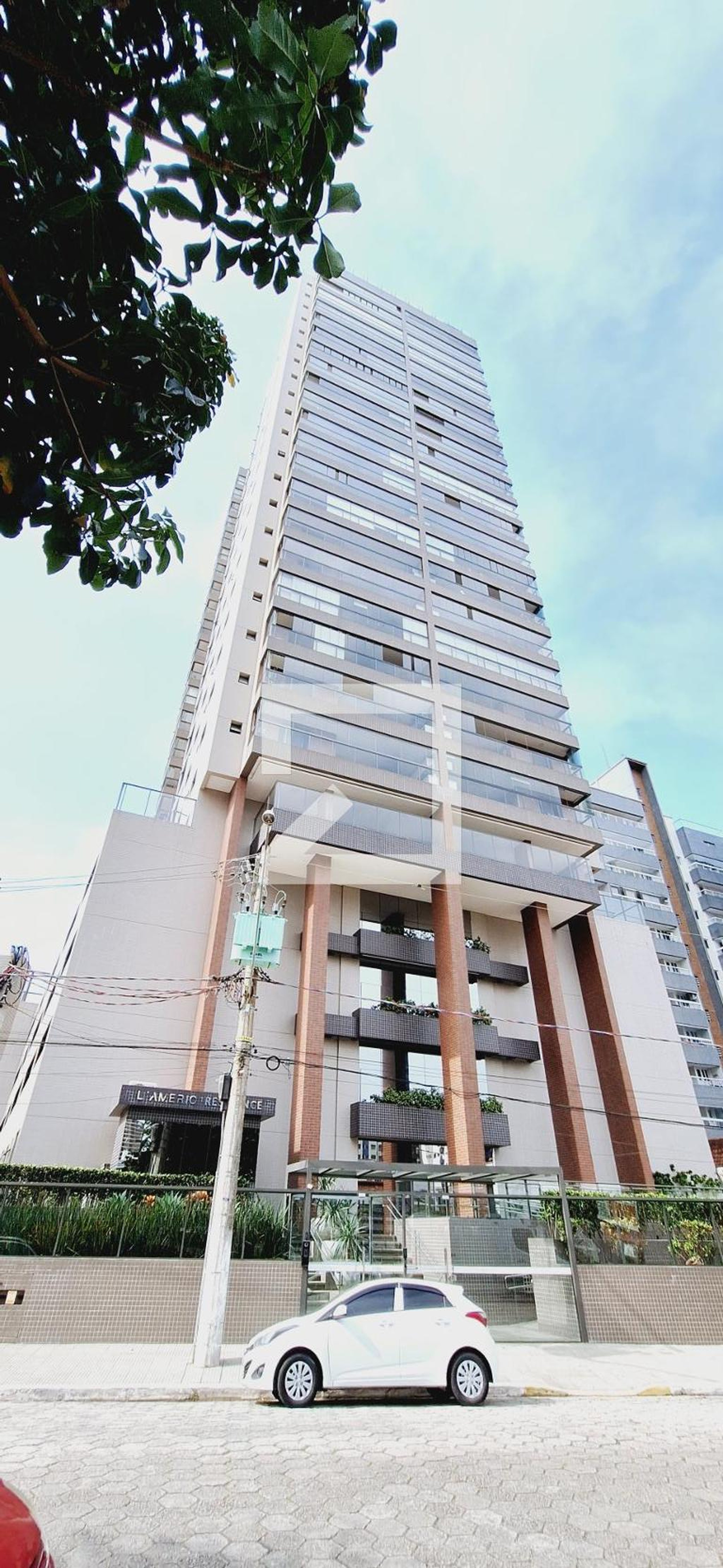 Fachada Condomínio em Rua Estados Unidos, 64