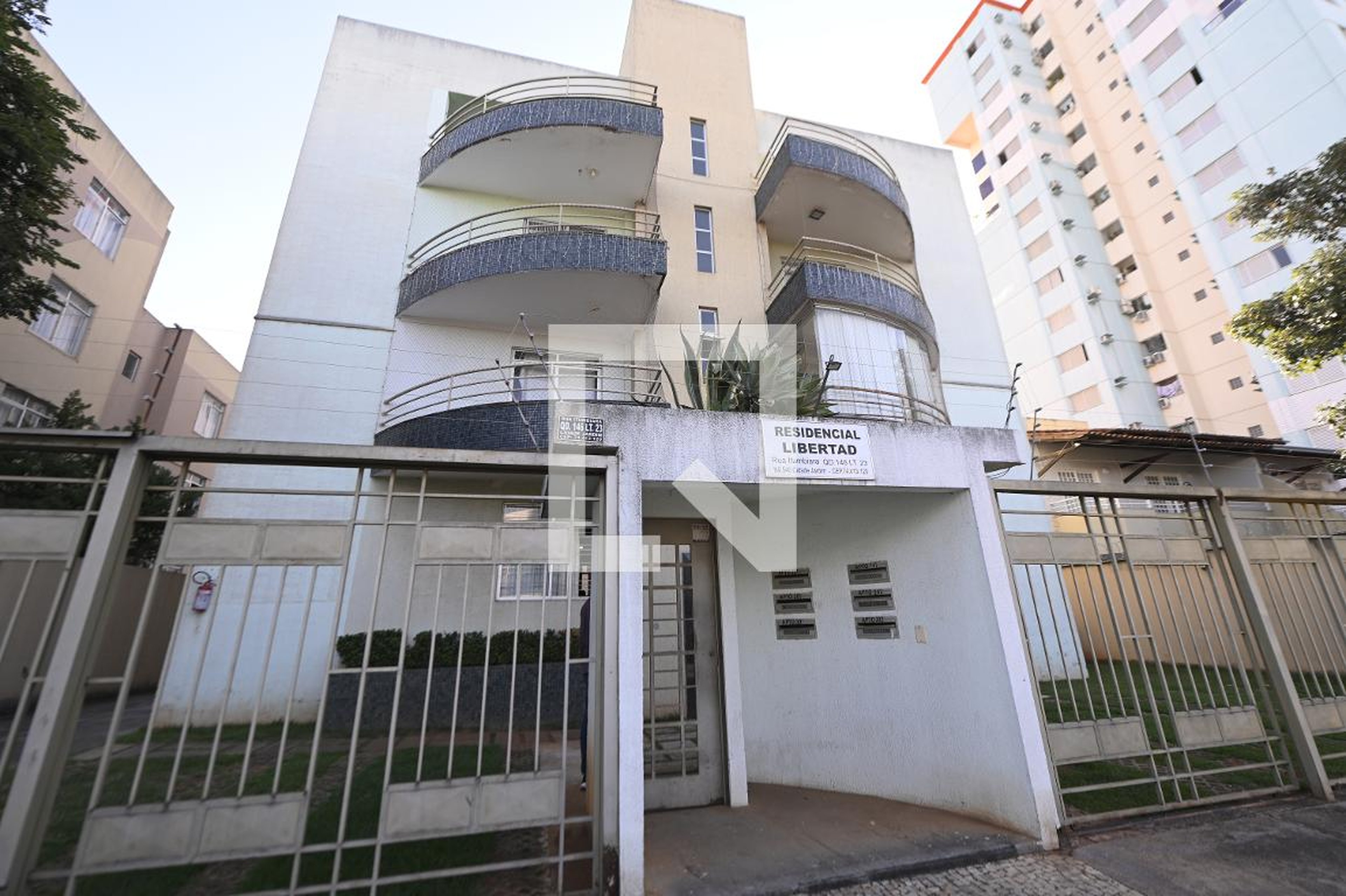 Fachada Condomínio em Rua Itumbiara, 240