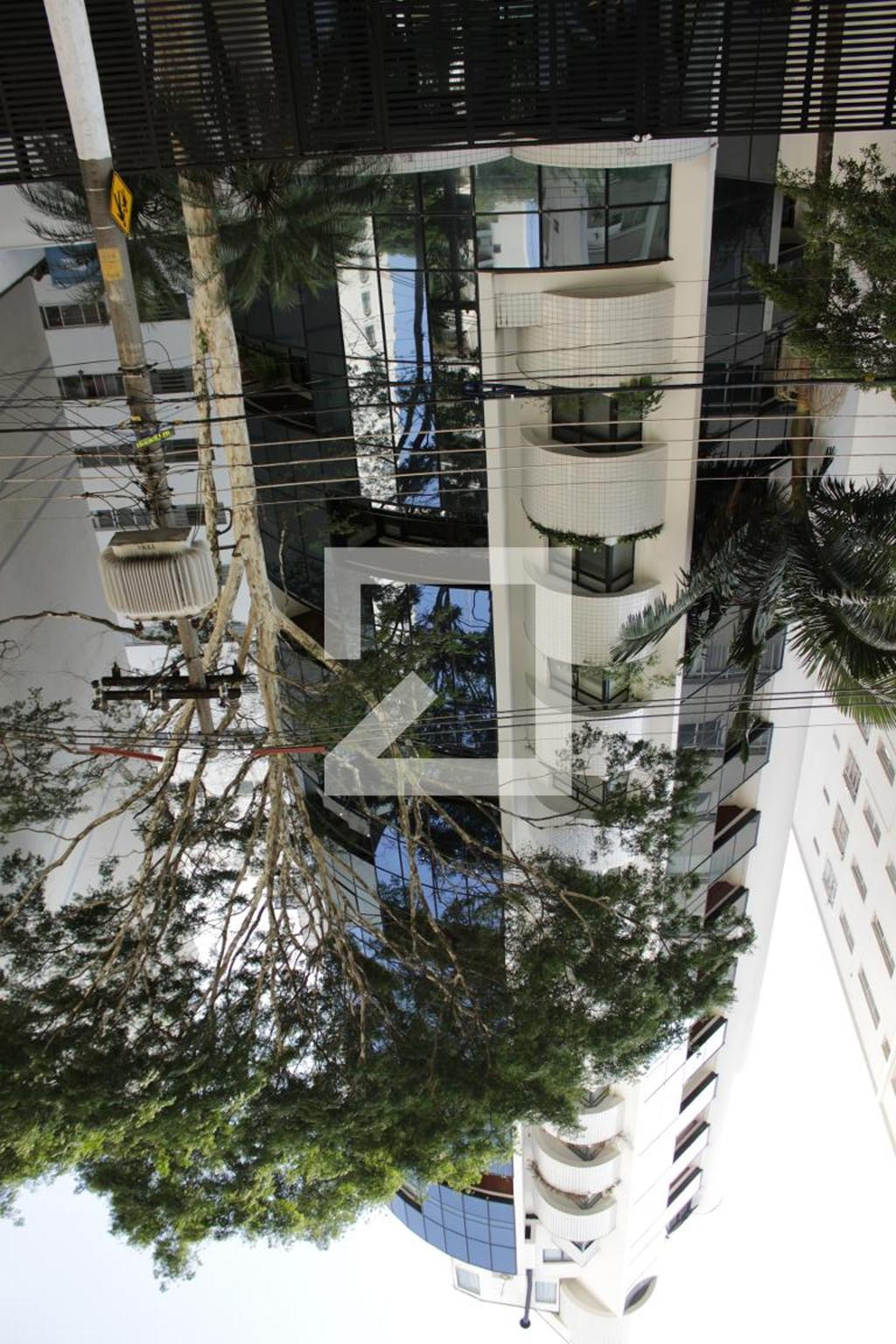 Fachada Condomínio em Alameda Itu, 708