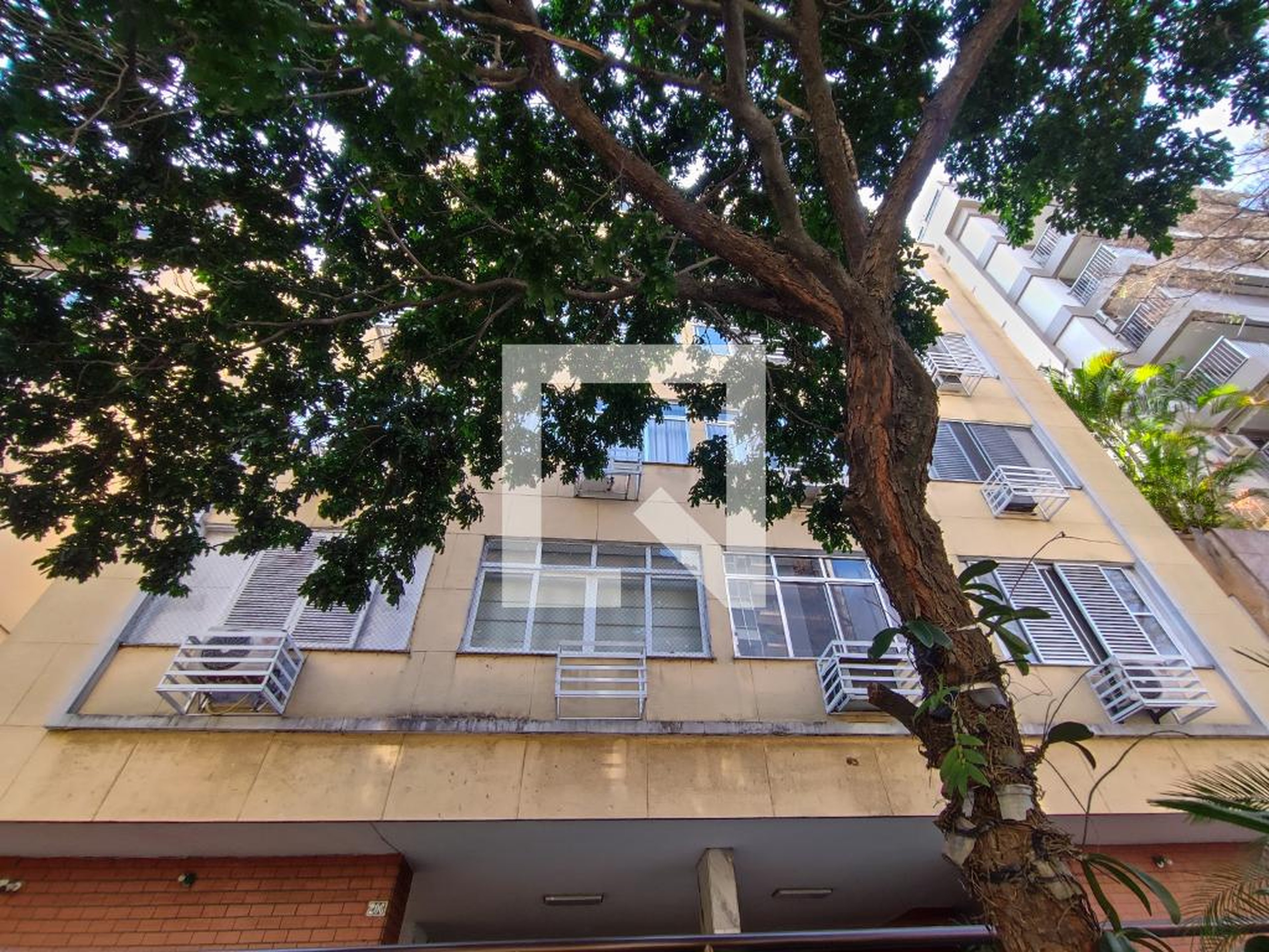 Fachada Condomínio em Rua Barão da Torre, 206