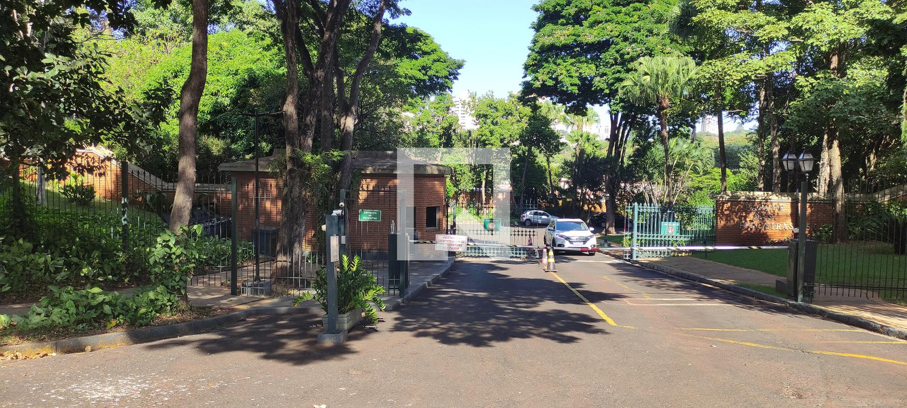 Fachada Condomínio Parque das Figueiras