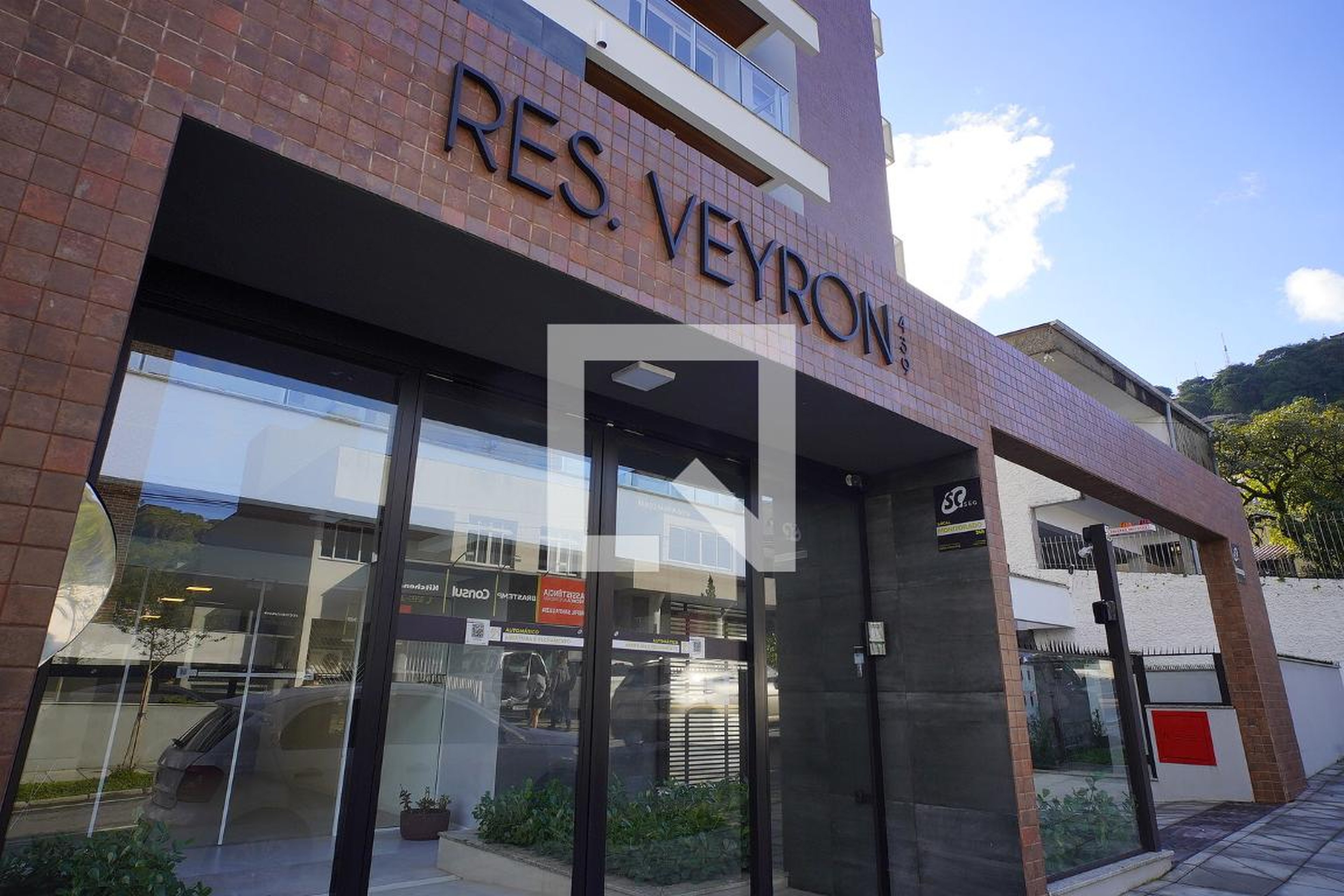 Fachada do Prédio Condomínio Veyron