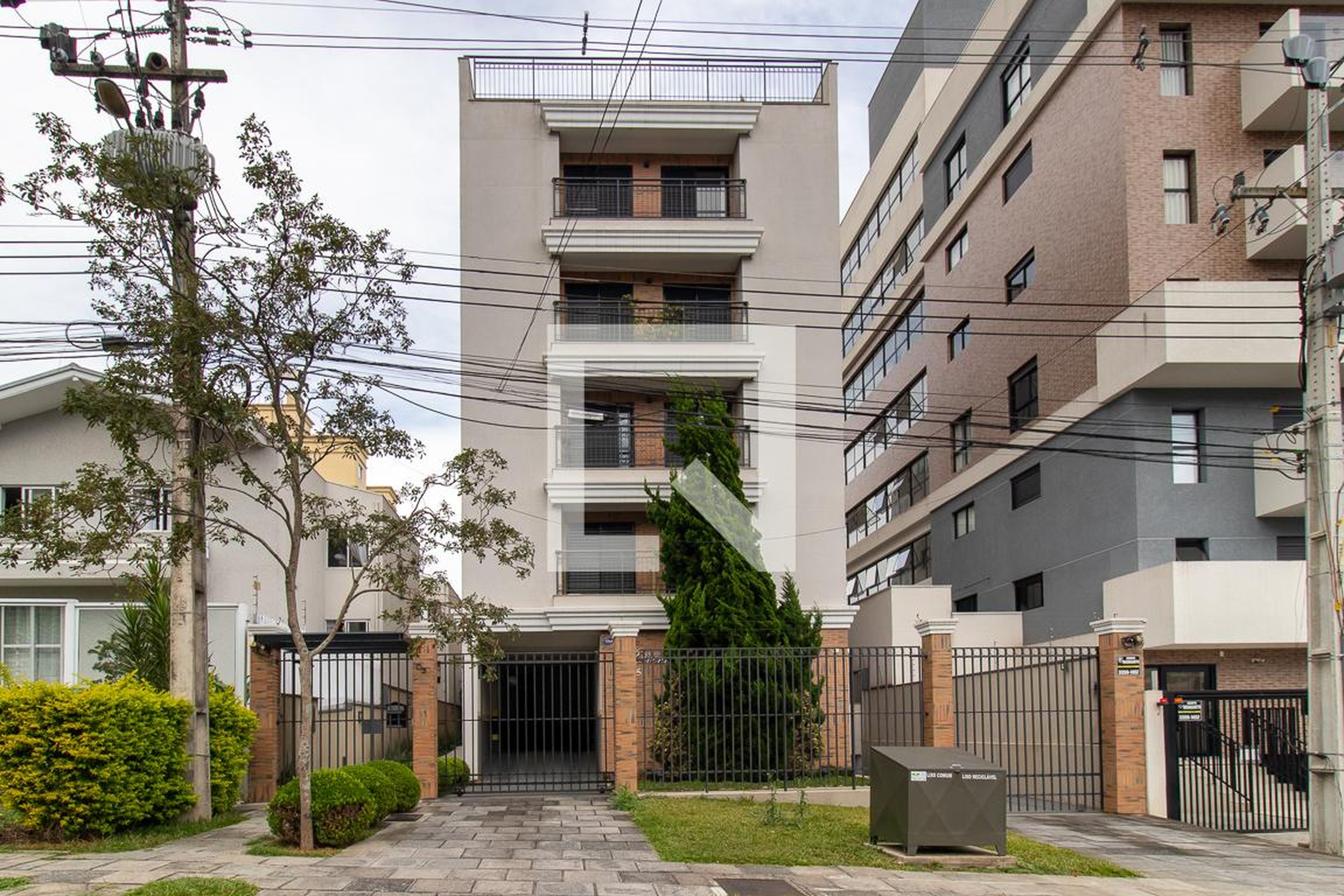Fachada do condomínio Condomínio em Rua Professor Guido Straube, 1035