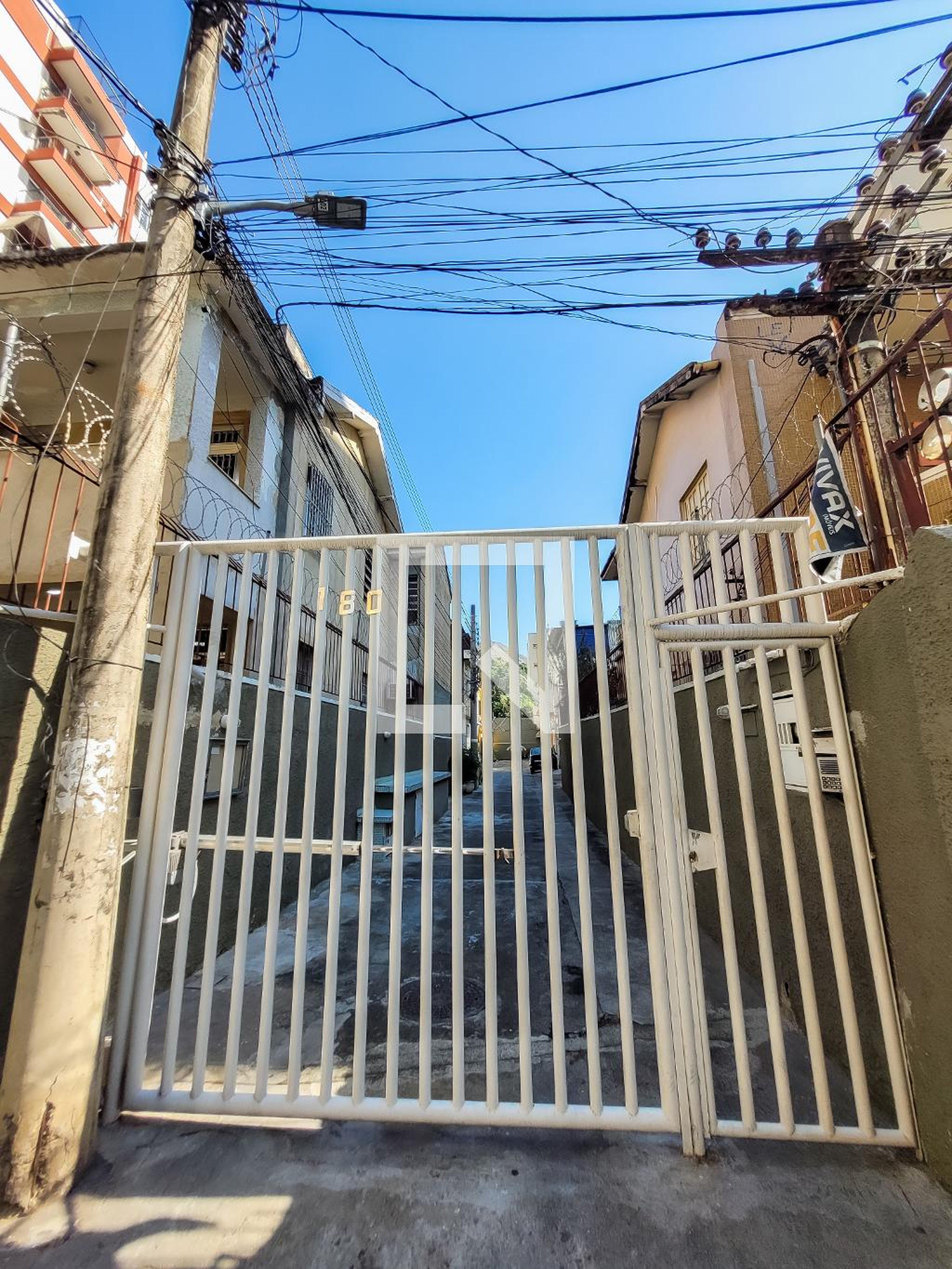 Fachada do Condomínio Condomínio em Rua Fábio Luz, 180