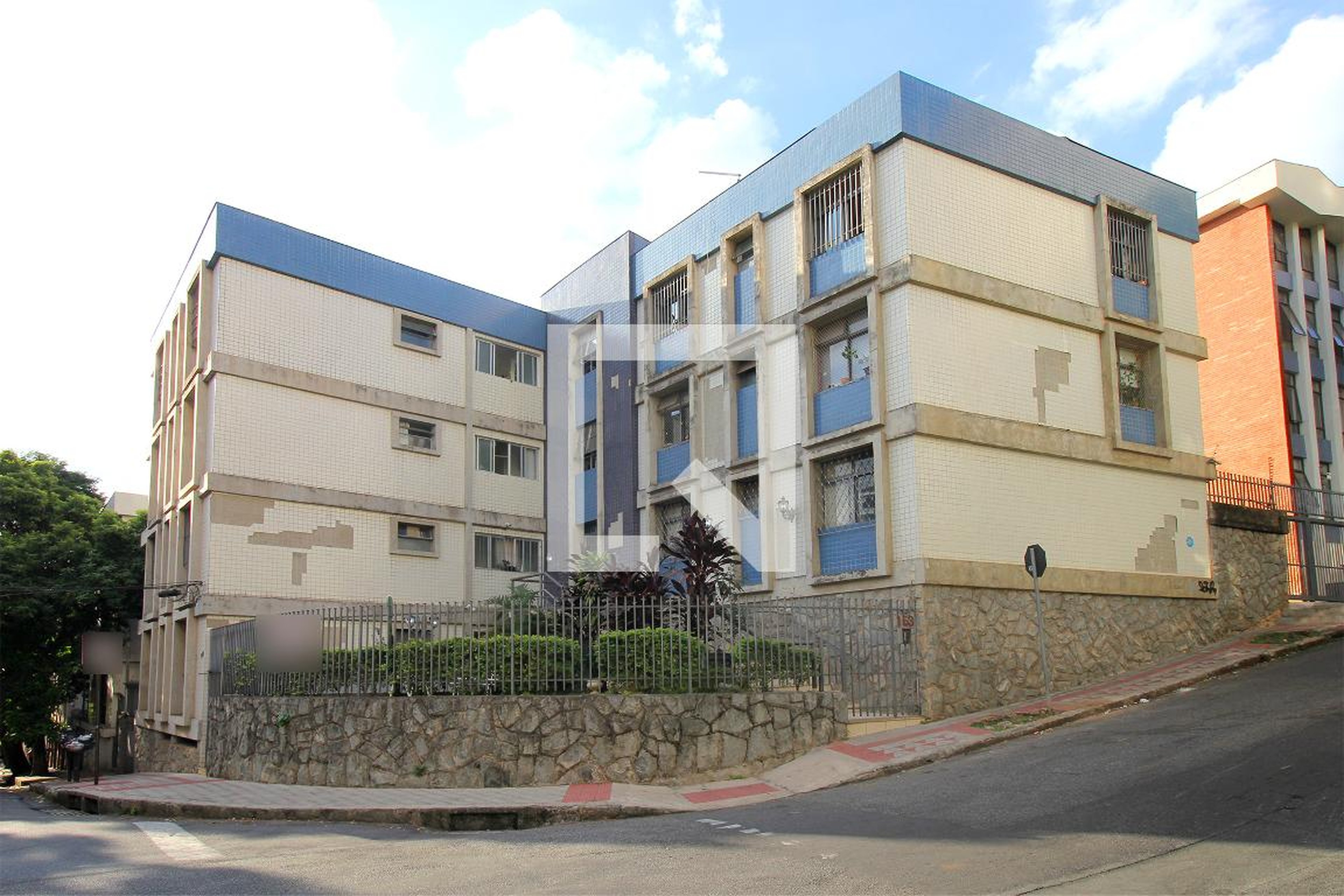 Fachada do prédio Condomínio em Rua Vitório Marçola, 783