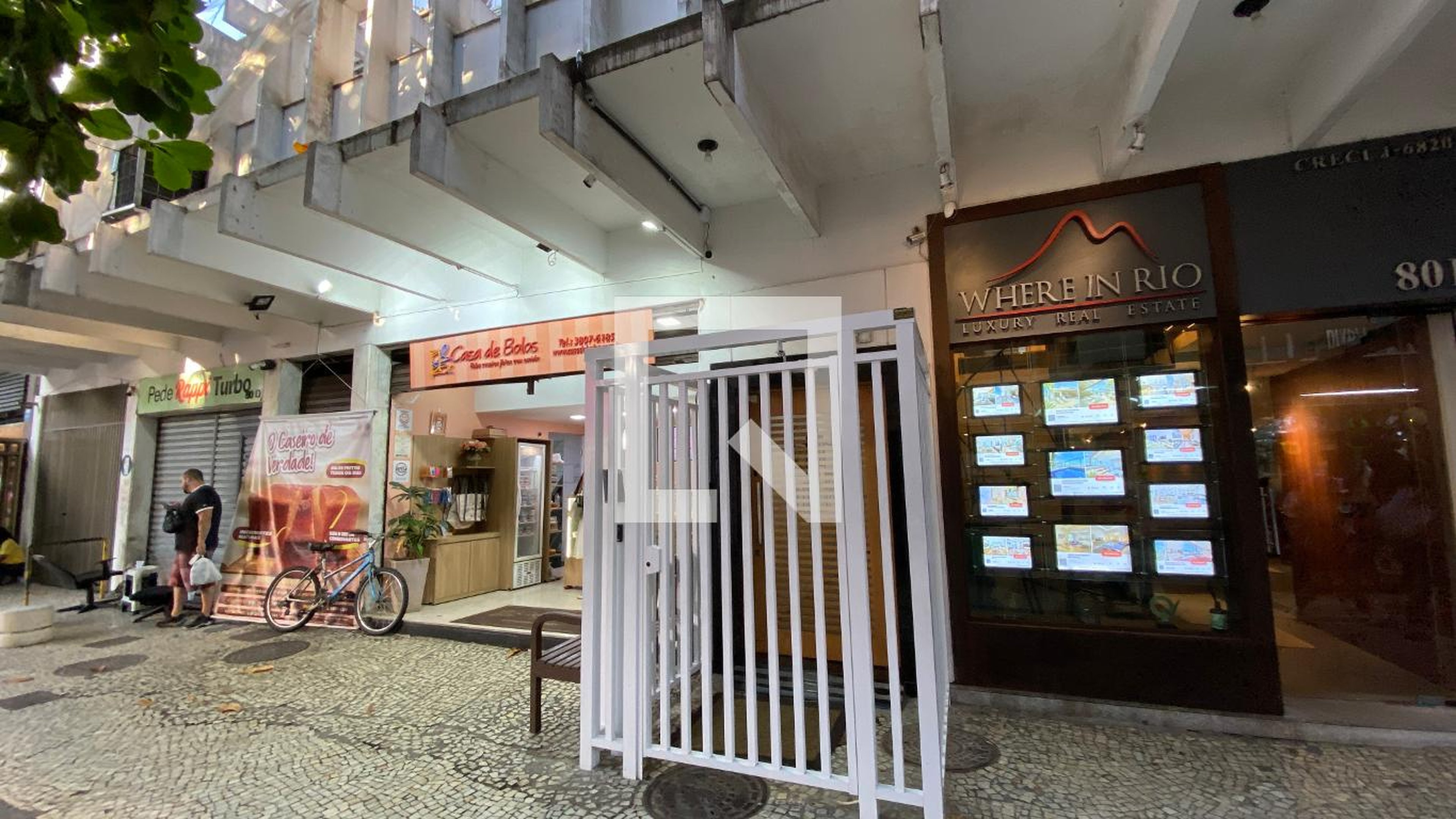 Fachada Condomínio em Rua Farme de Amoedo, 80B