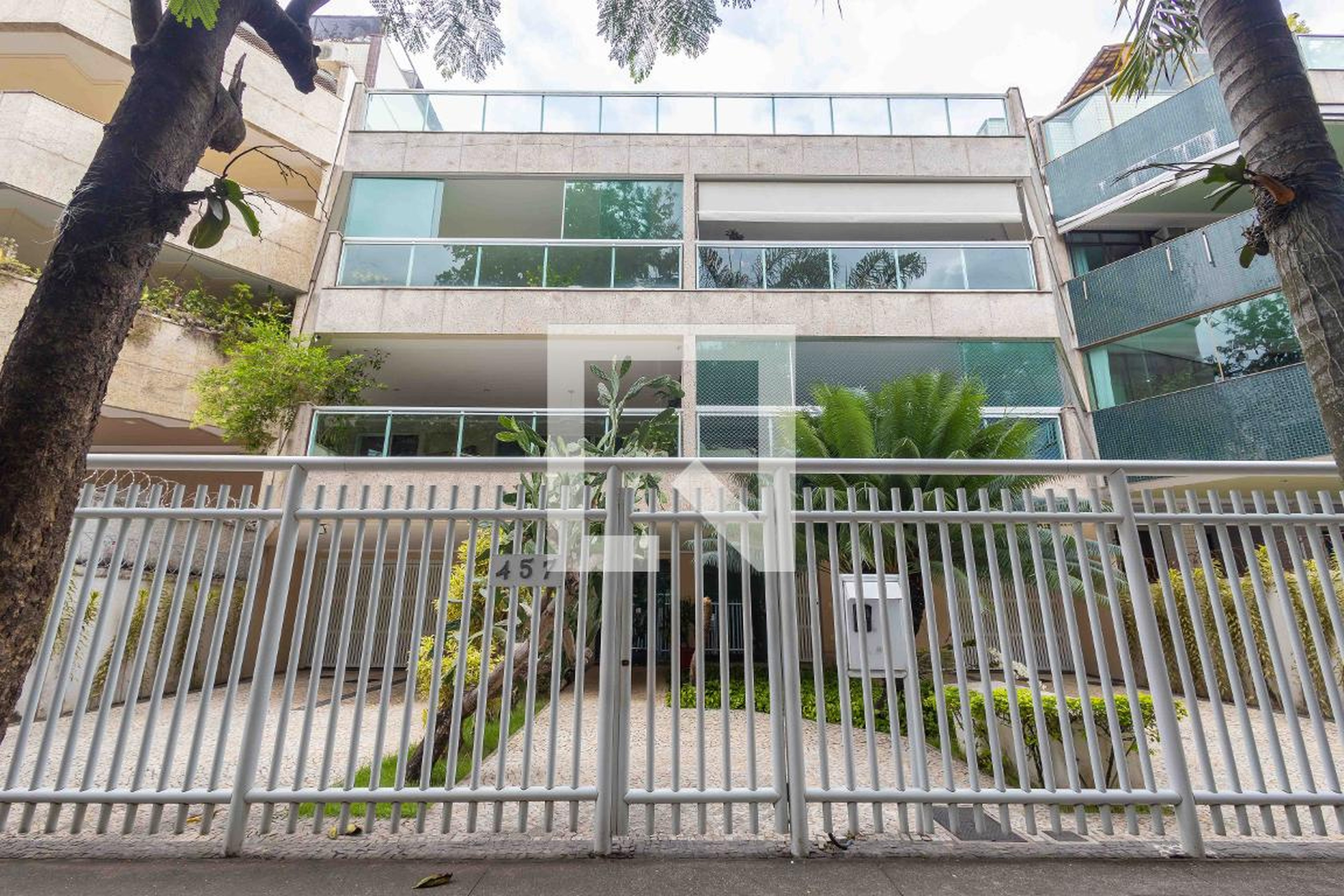 Fachada Condomínio em Rua Salvador de Mesquita, 457