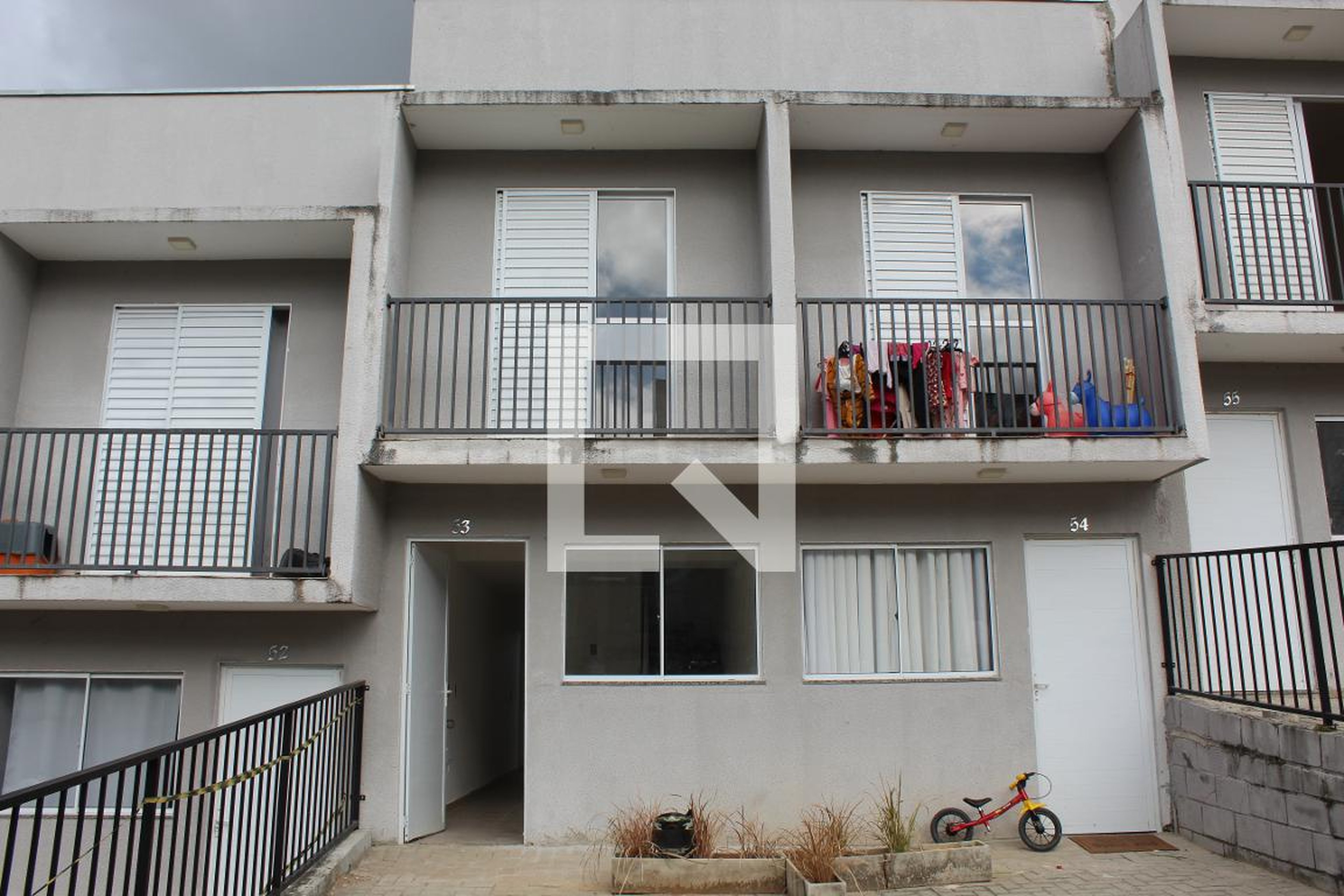 Fachada Condomínio em Rua Caminho Existente, 253