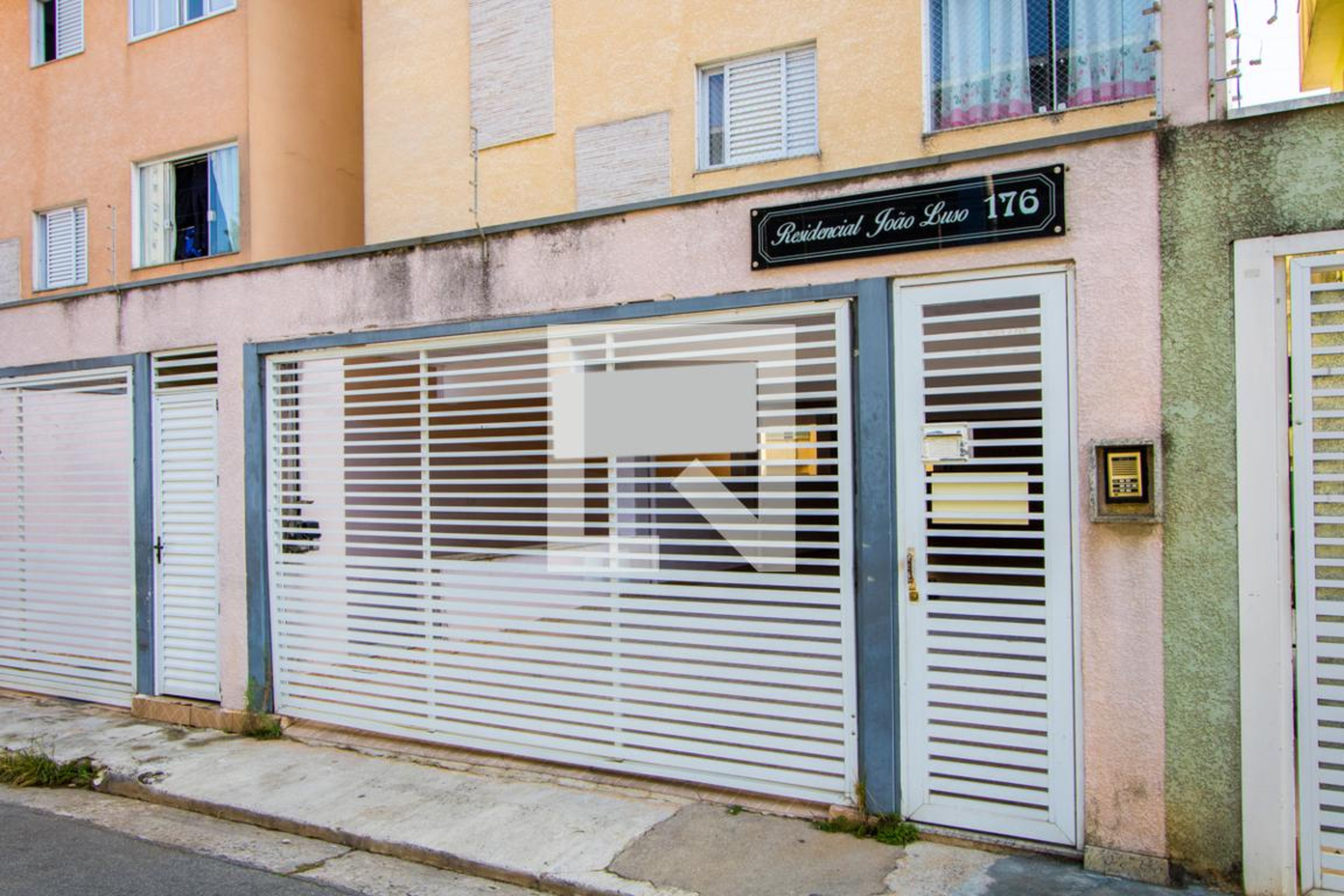 Fachada Condomínio em Rua João Luso, 176