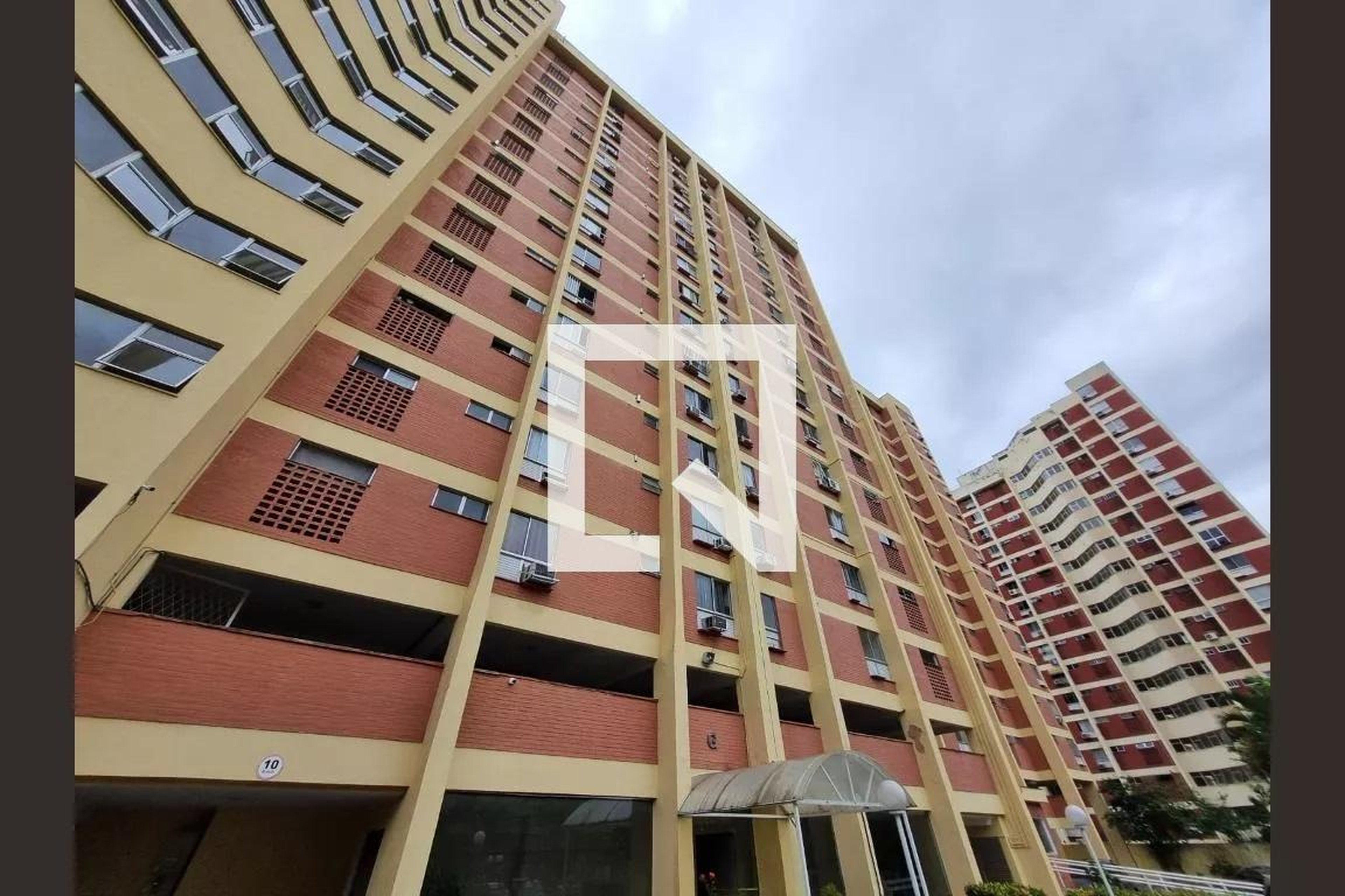 Fachada Condomínio em Rua Nossa Senhora de Lourdes, 2