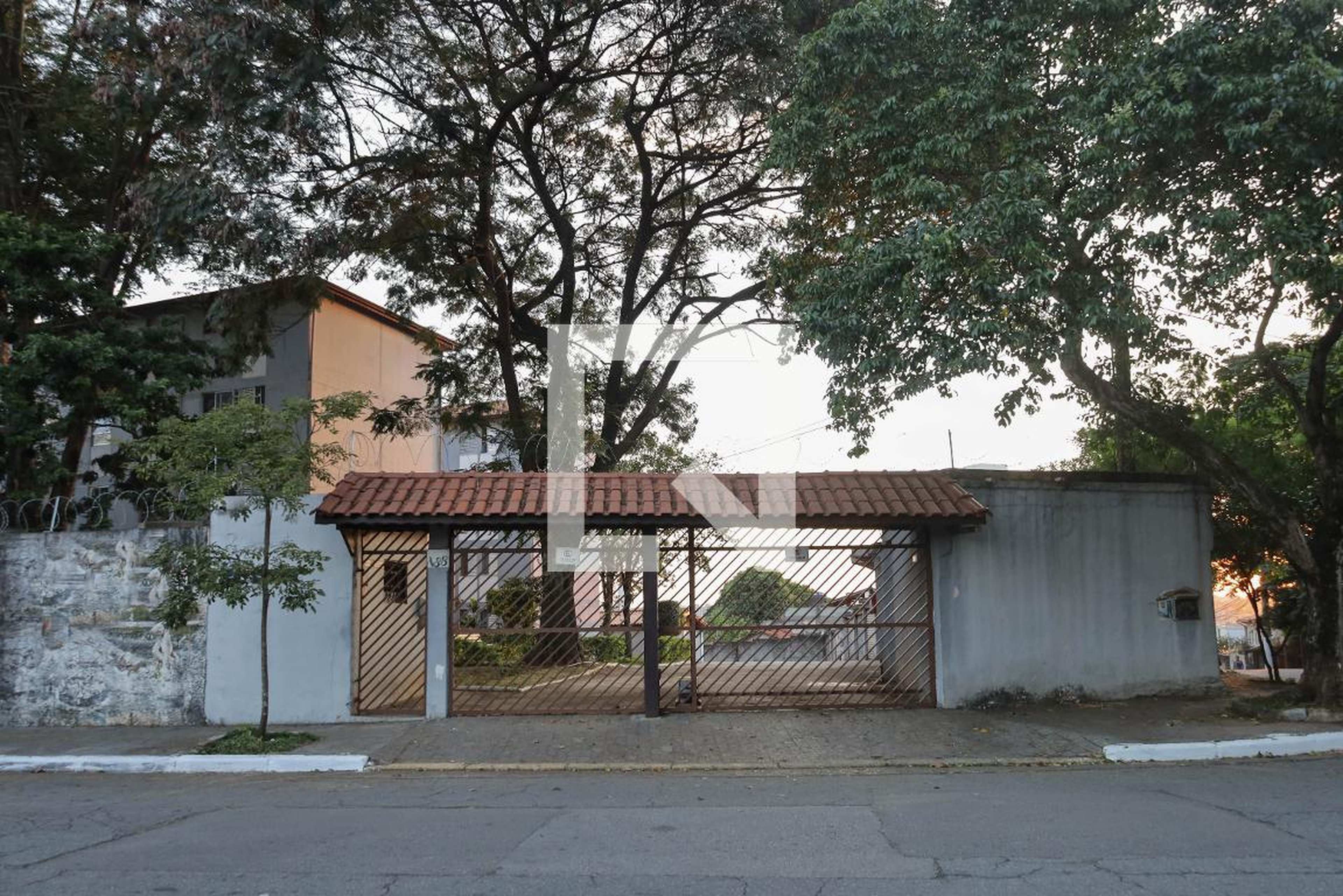 Fachada do condomínio Condomínio em Rua Édipo Feliciano, 188