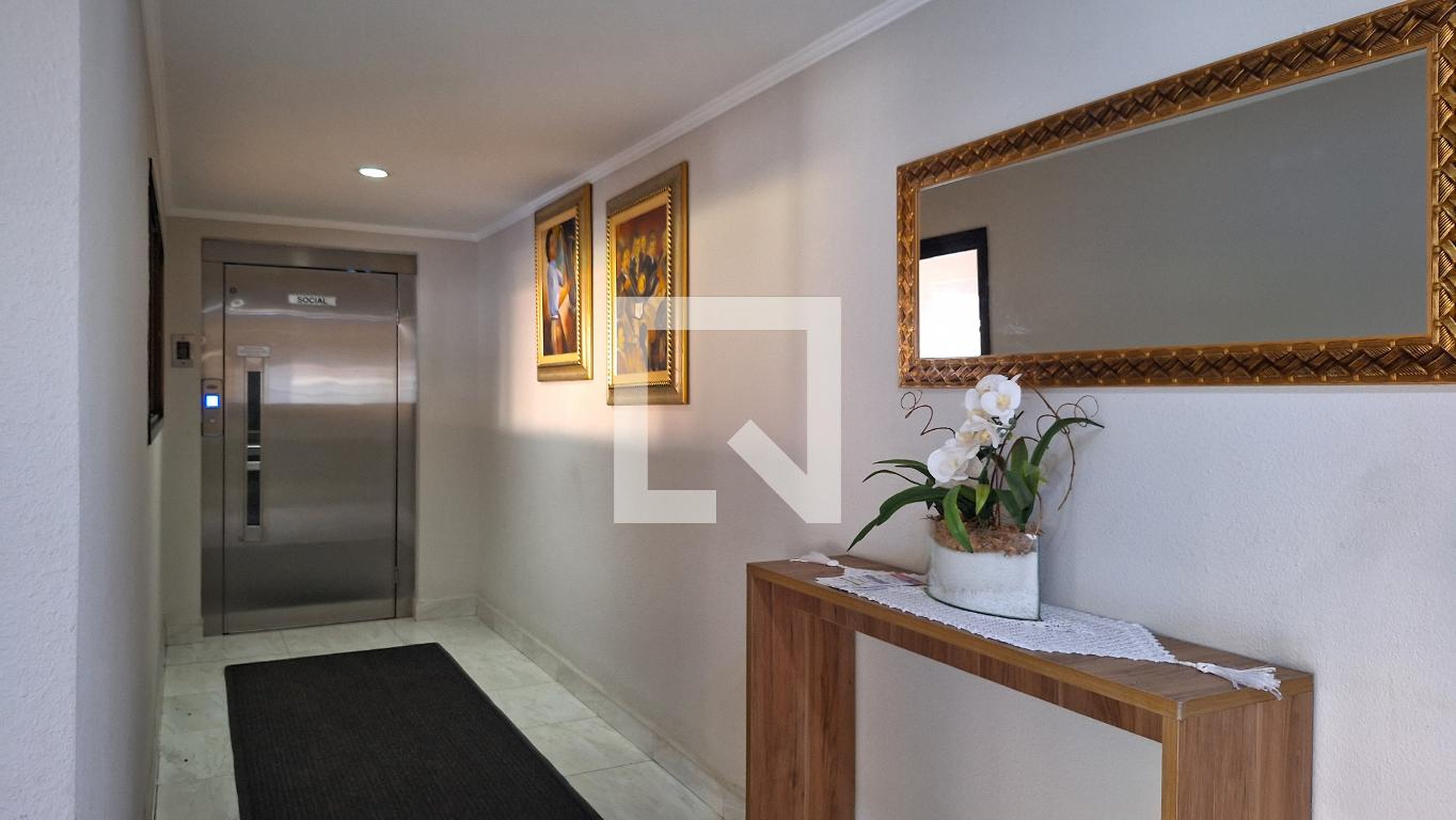 Hall de entrada - ED. Mourelos