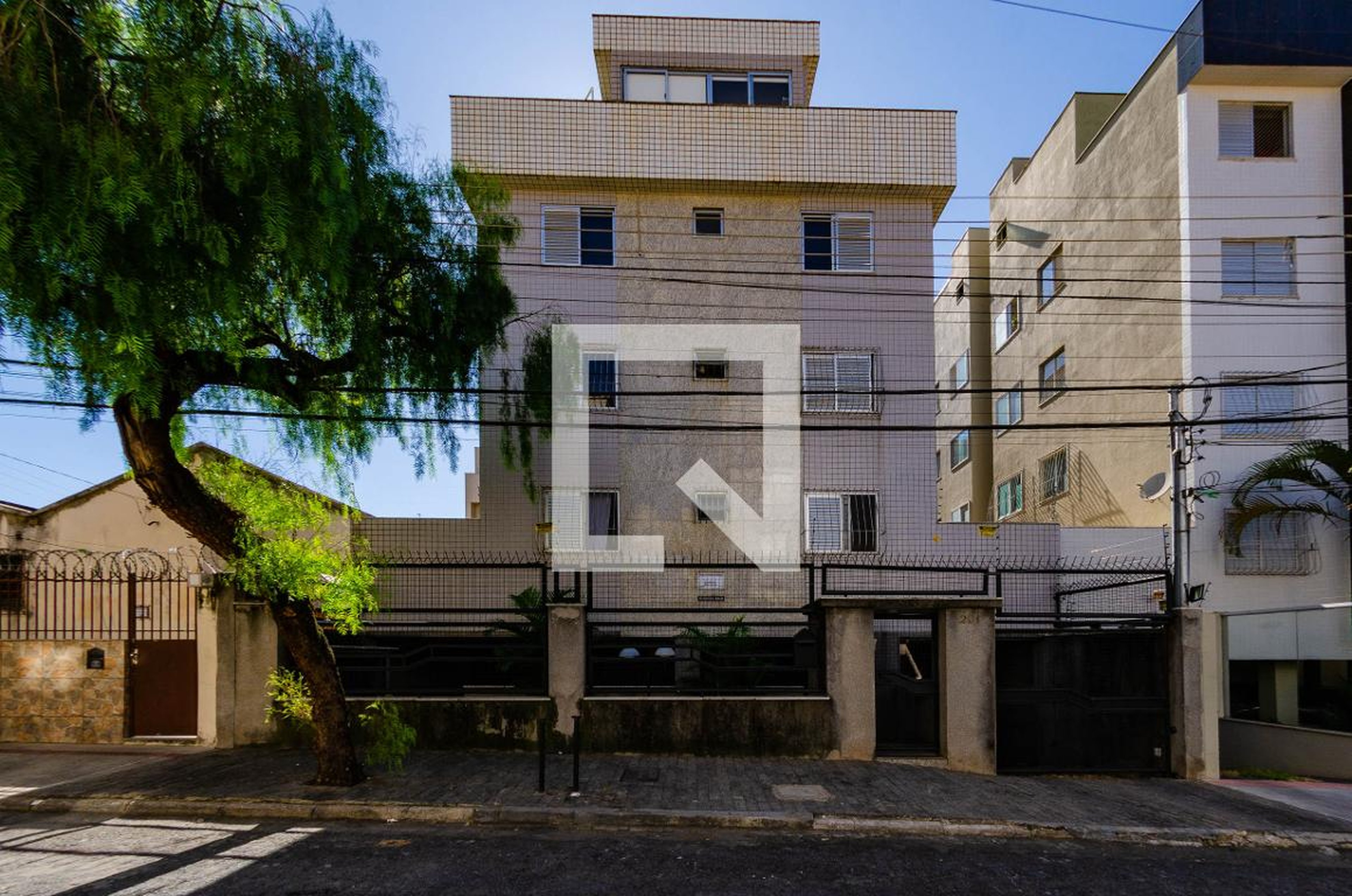 Fachada Condomínio em Rua Monte Alverne, 201