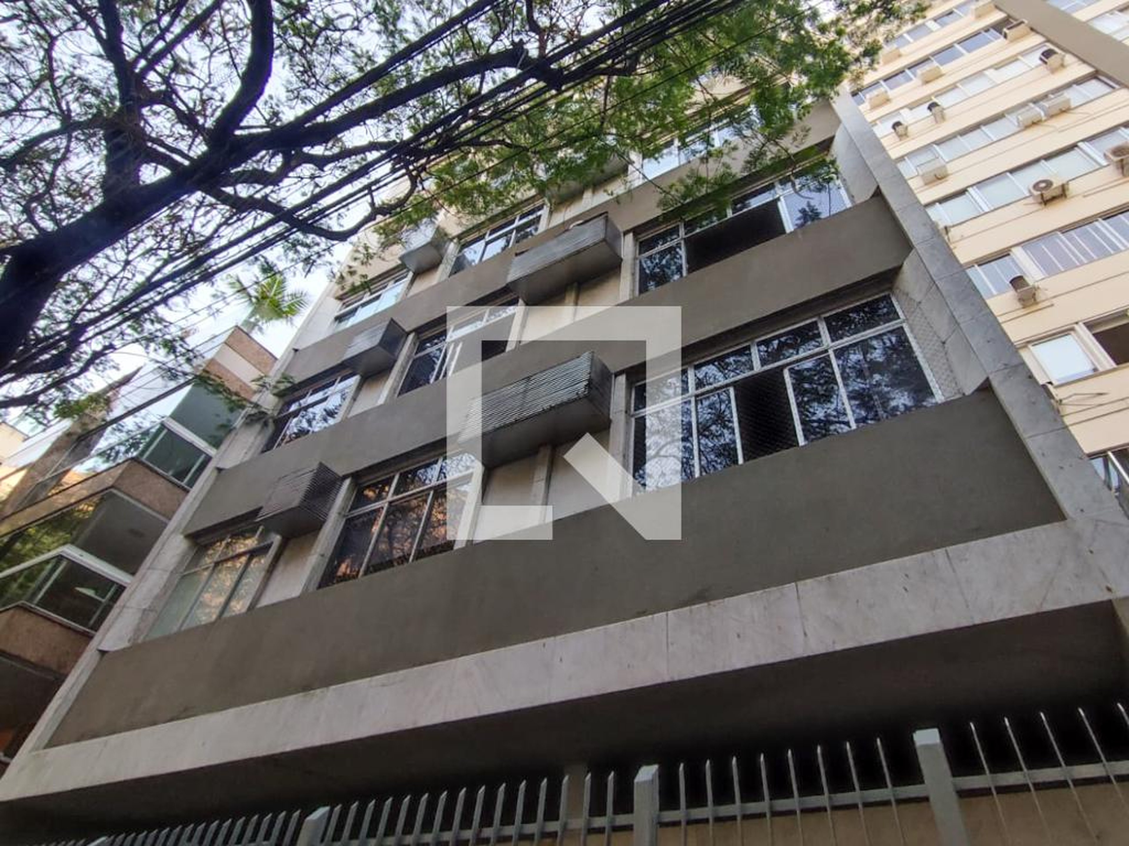 Fachada Condomínio em Rua Fonte da Saudade, 260