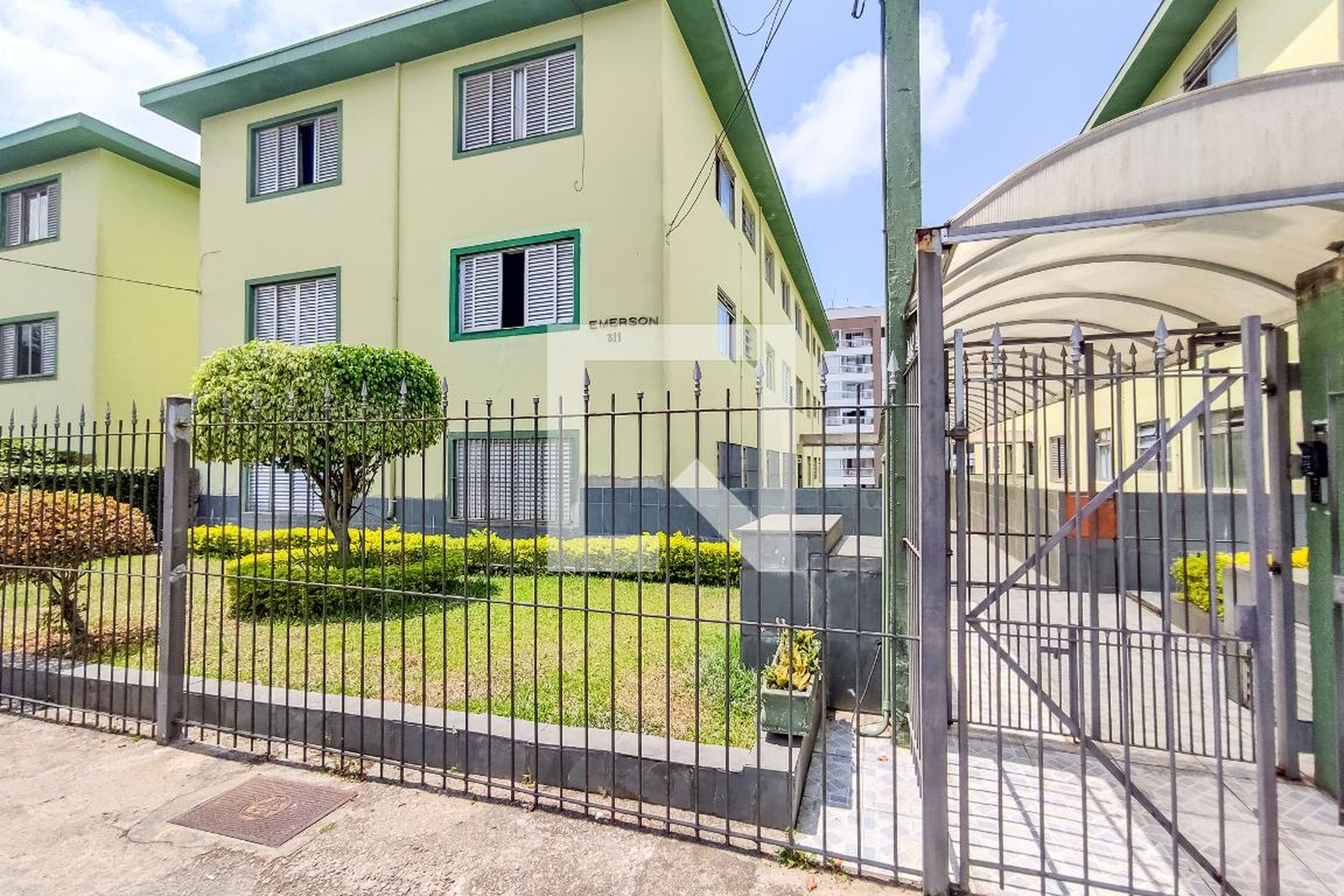 Fachada Condomínio em Avenida Lino de Almeida Pires, 319