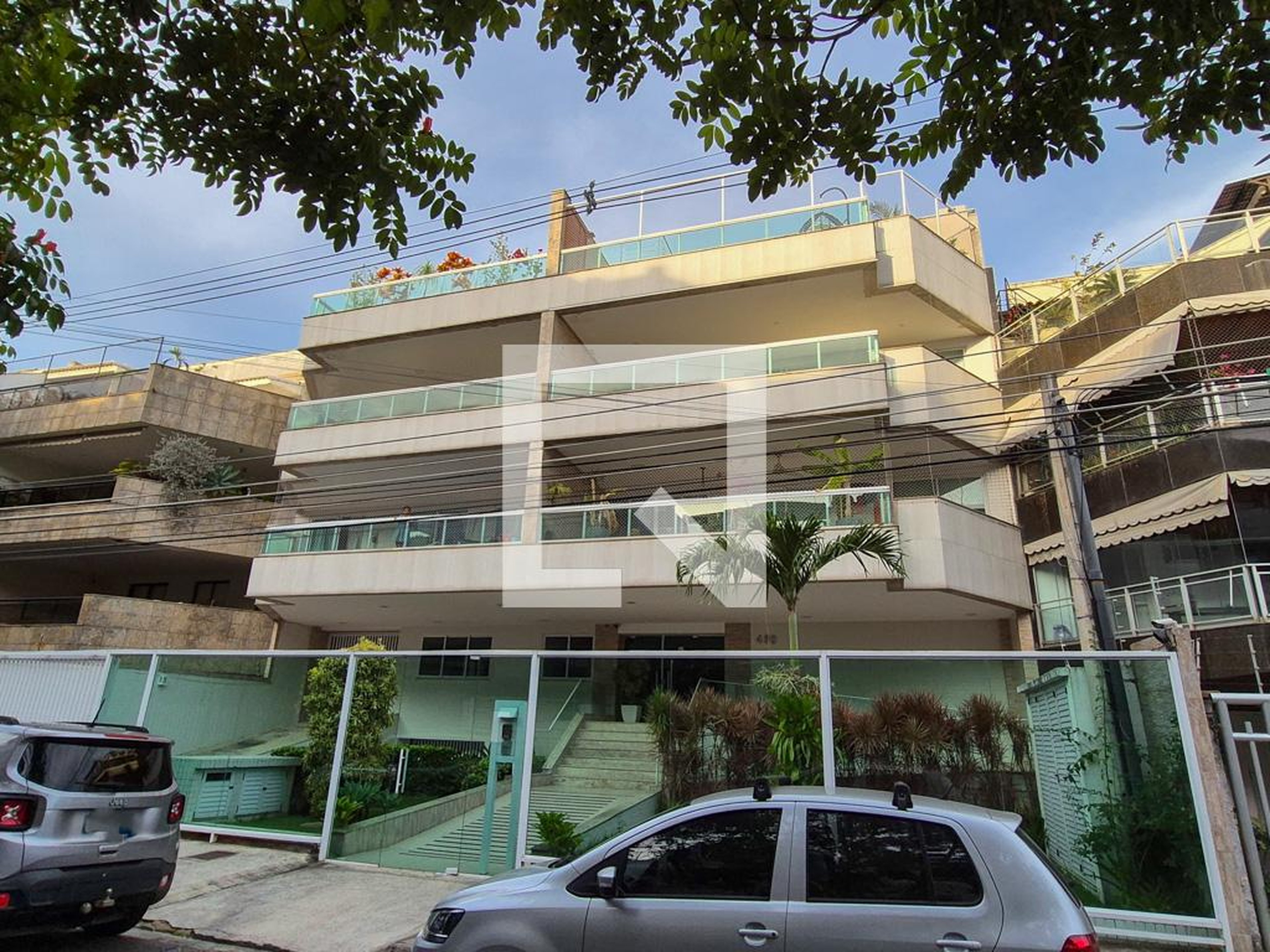 Fachada Condomínio em Rua Henrique Stamile Coutinho, 48