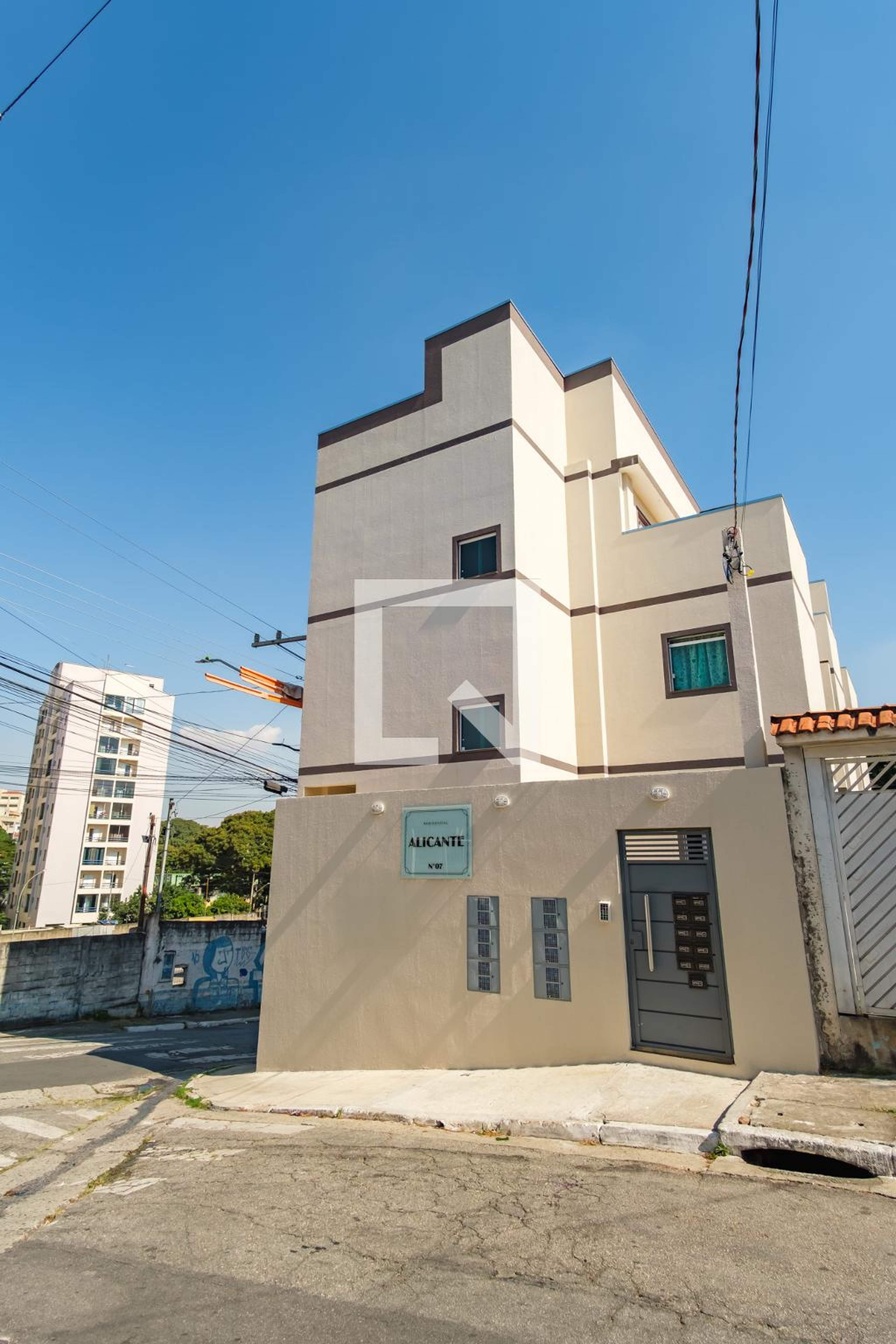 Fachada Condomínio em Rua Alicante, 7