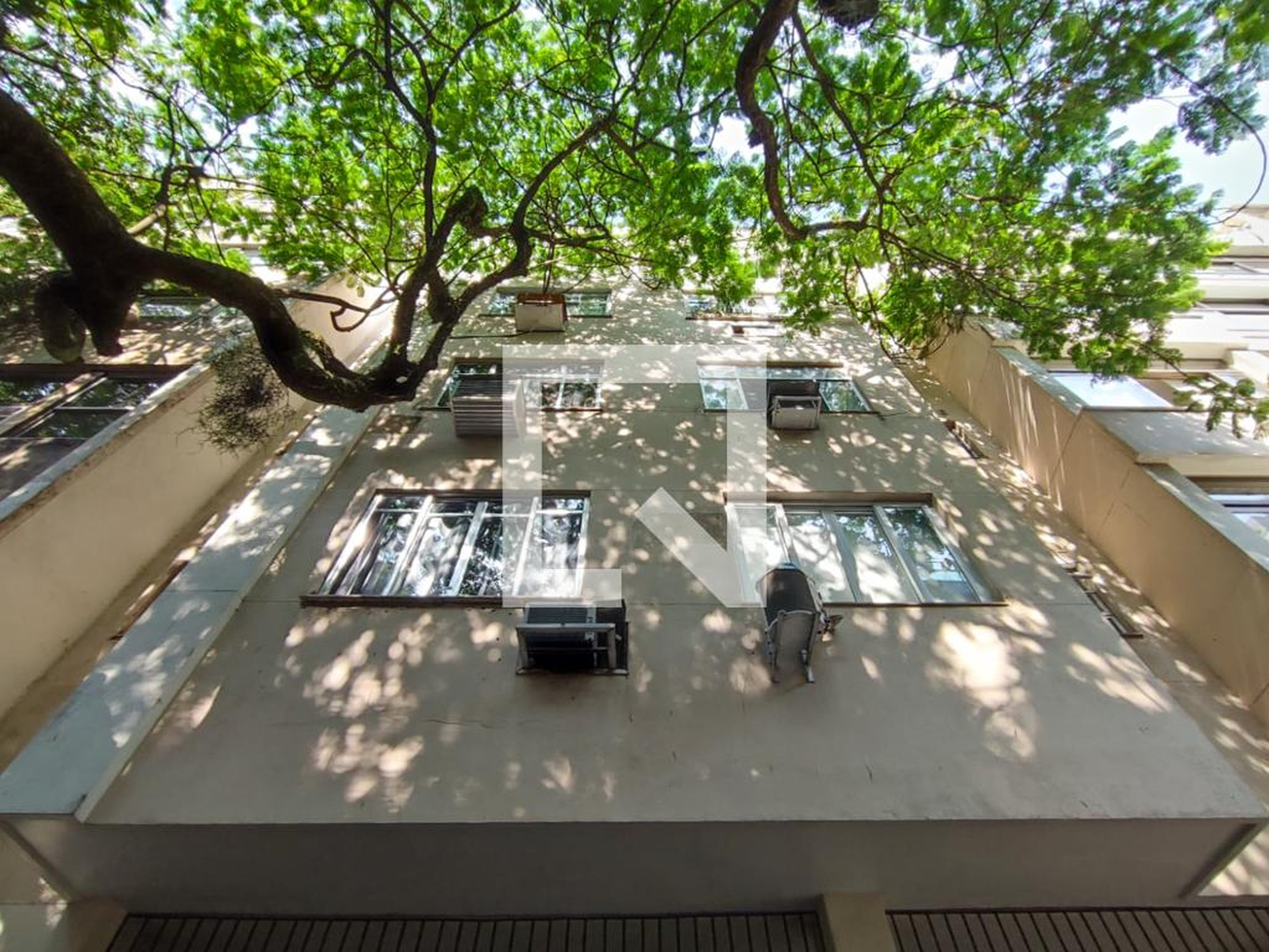 Fachada Condomínio em Rua Nascimento Silva, 527