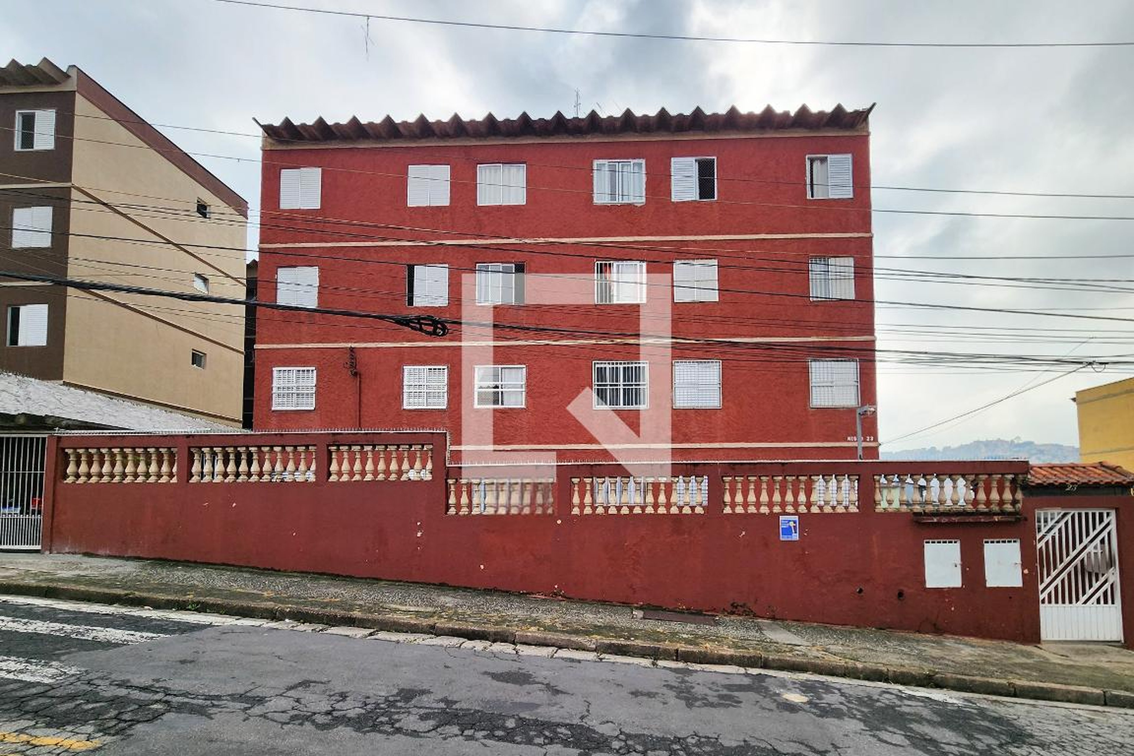 Fachada do Condomínio Condomínio Negro 23