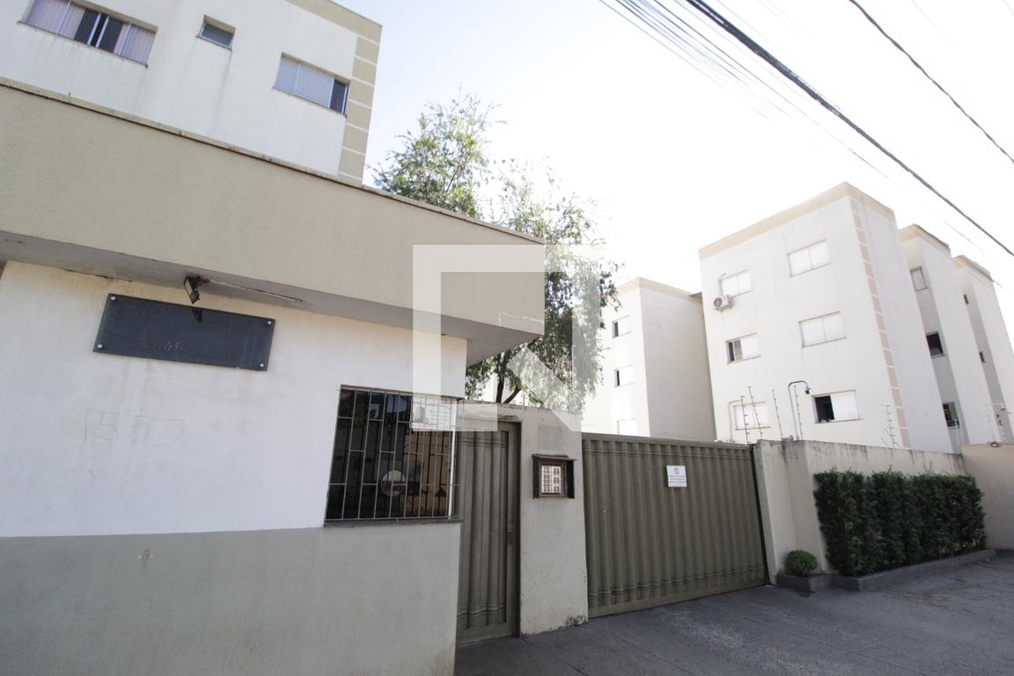 Fachada Condomínio em Rua Aguapé, 300