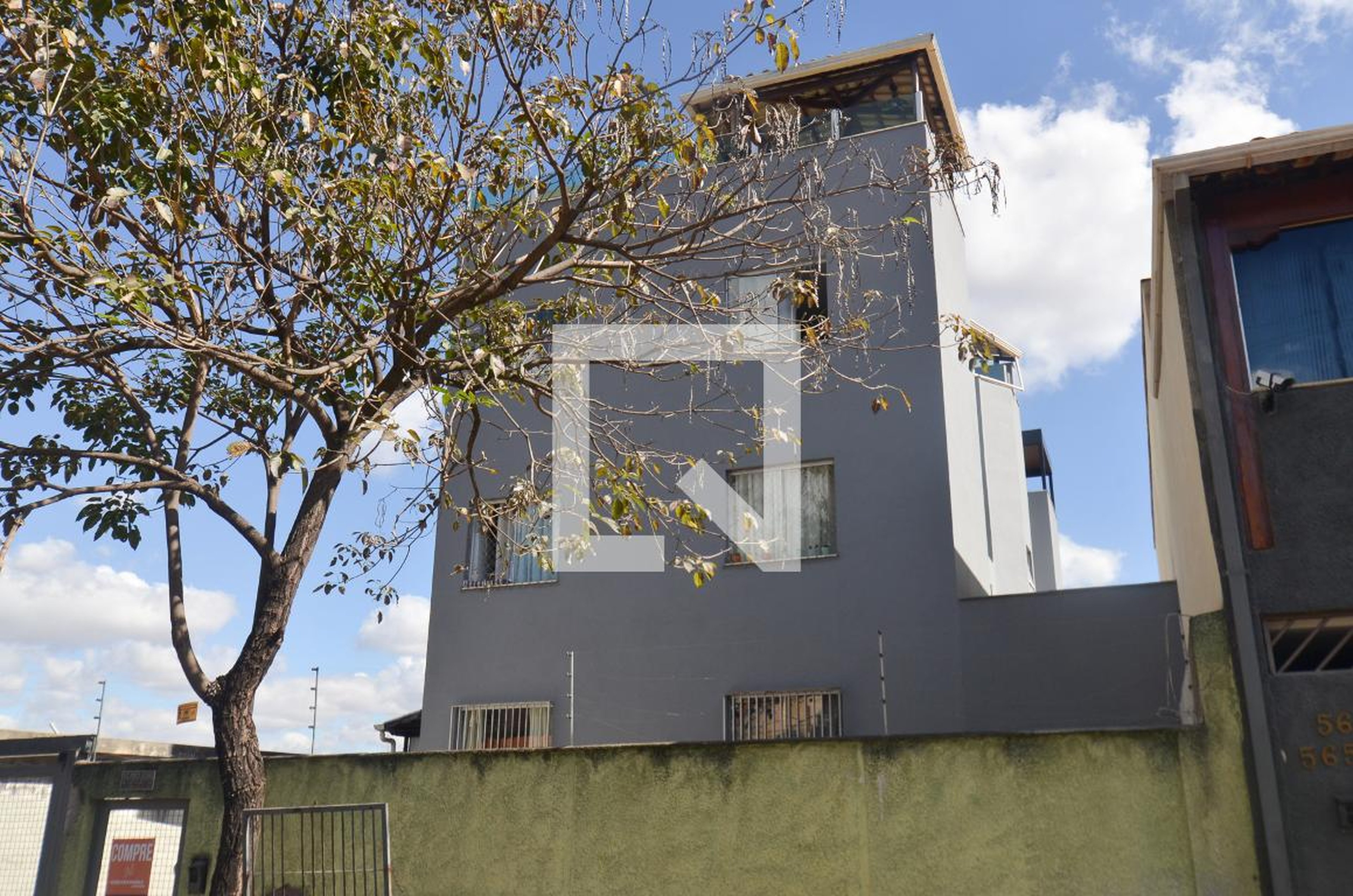 Fachada do predio Condomínio em Rua Rita Marcelina, 555