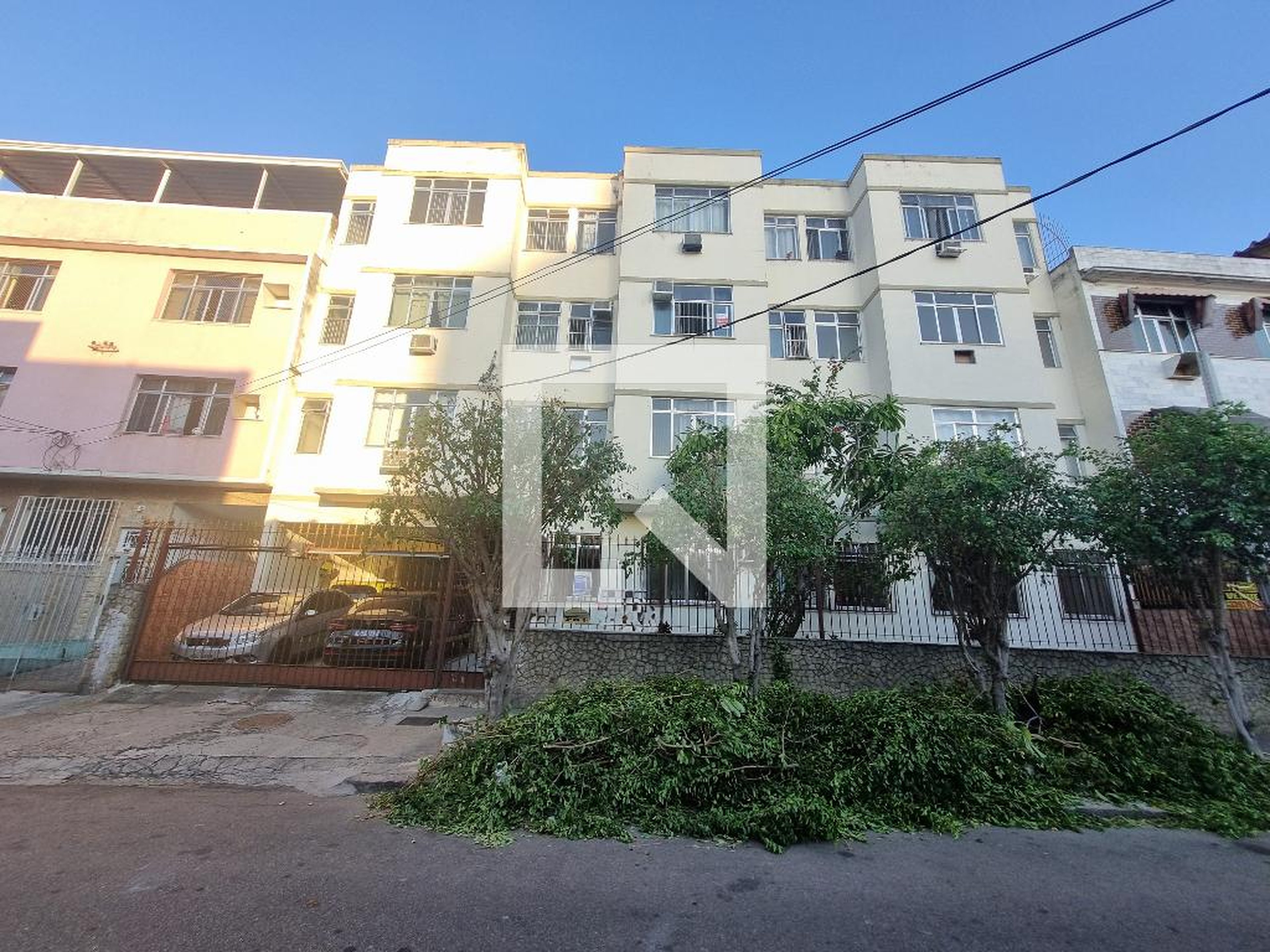 Fachada Condomínio em Rua Professor Artur Thiré, 338