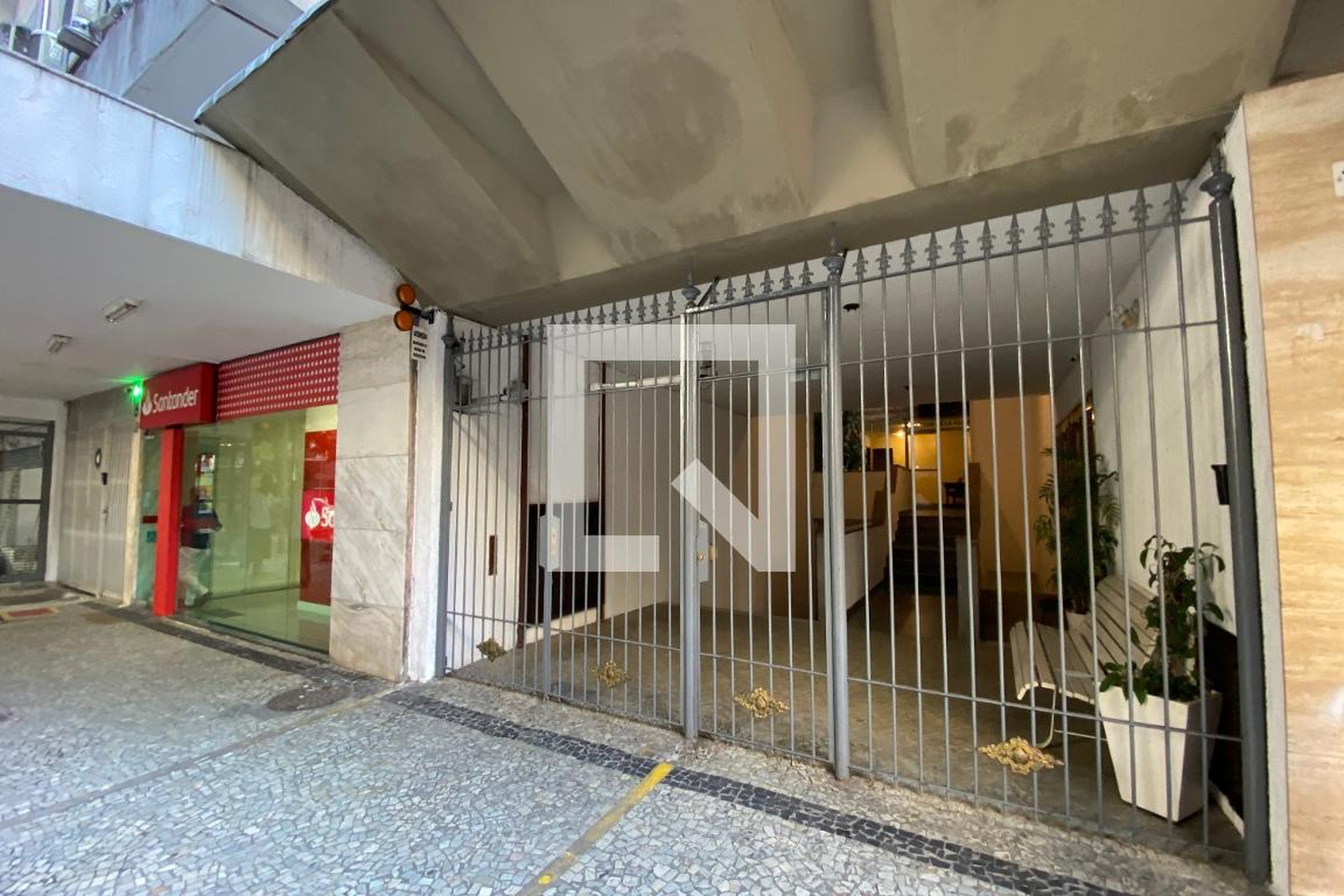 Fachada Condomínio em Rua Visconde de Pirajá, 164