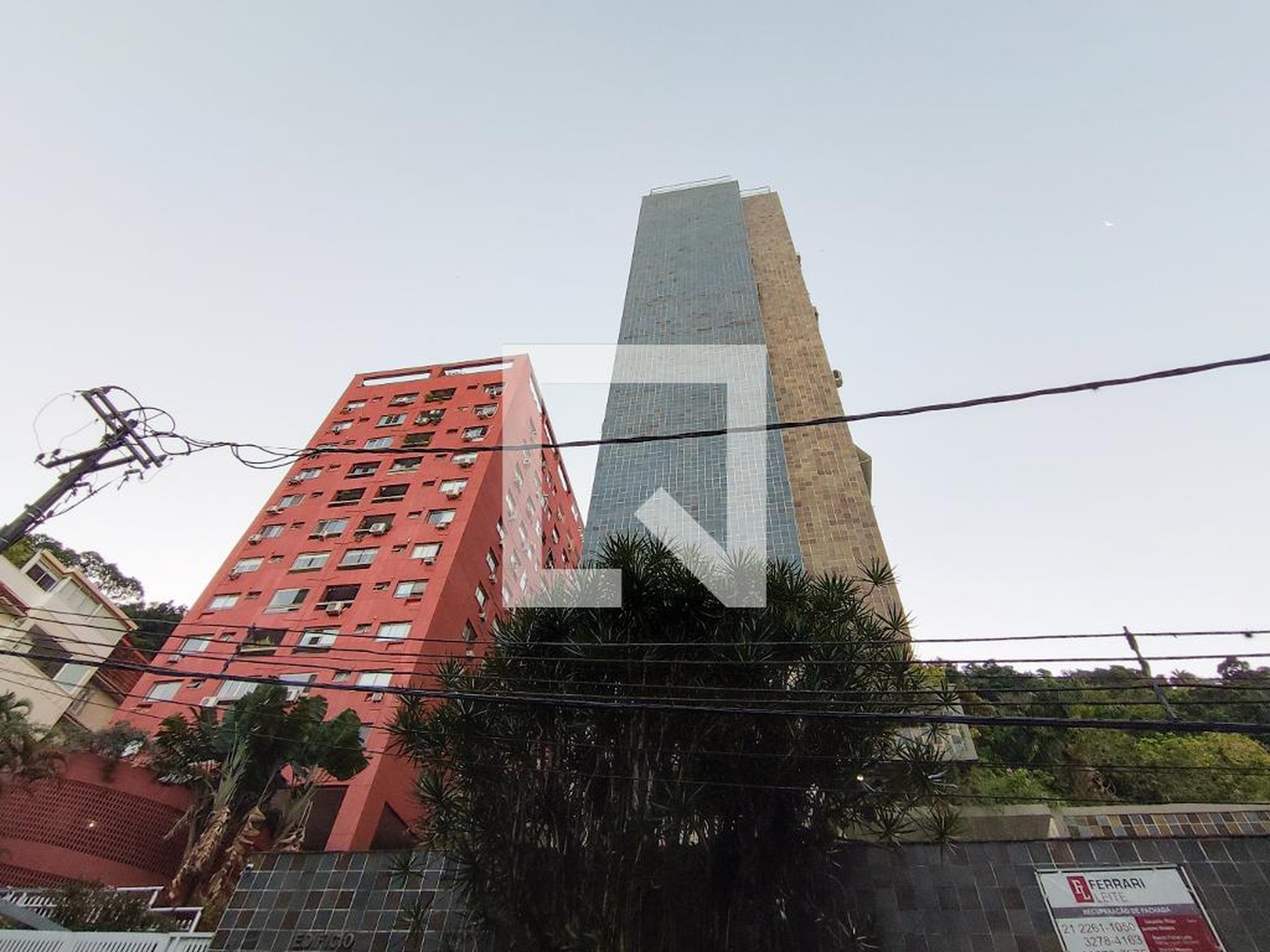 Fachada Condomínio em Rua do Jequitibá, 01