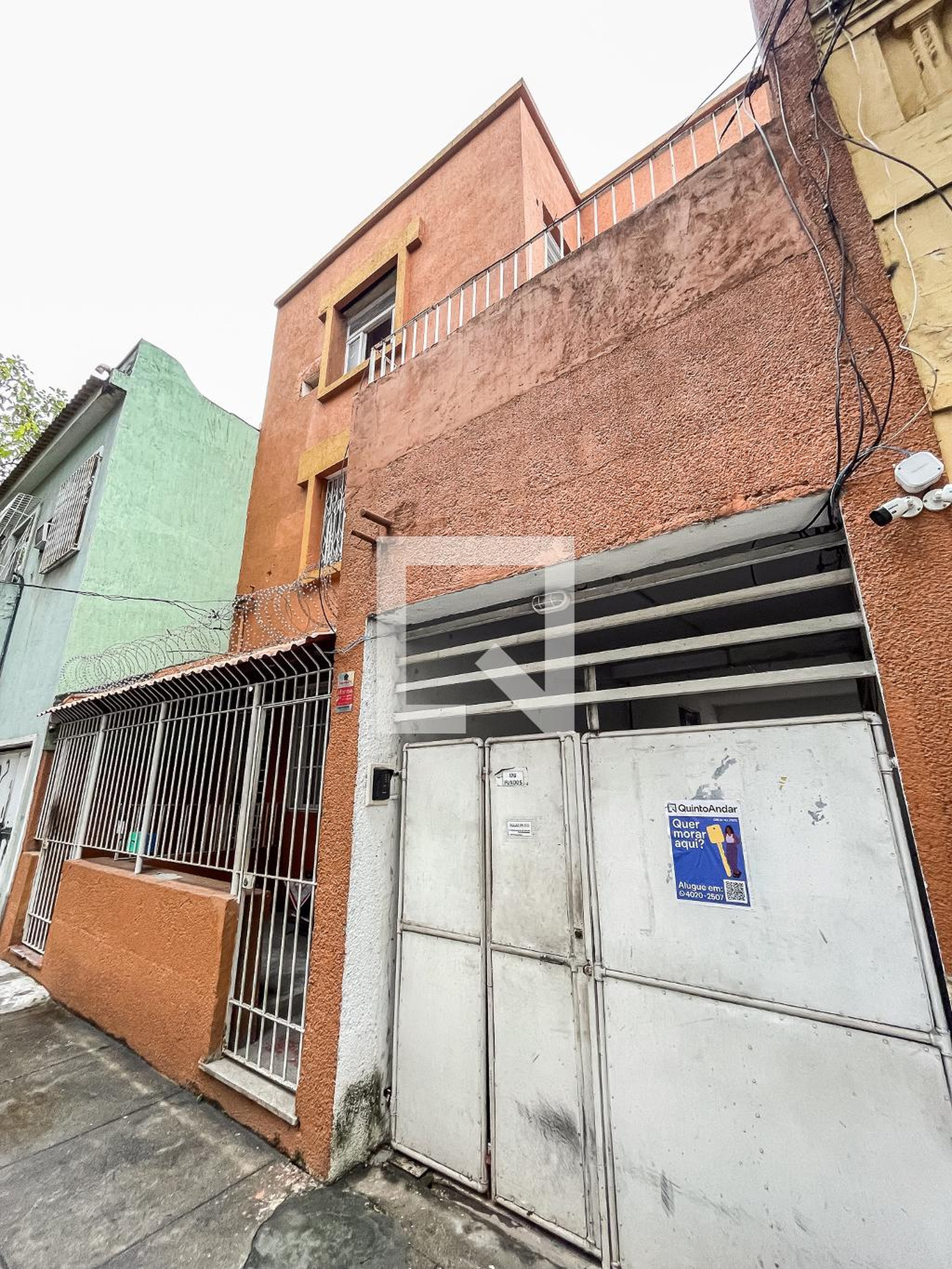 Fachada Condomínio em Rua Paulo Fernandes, 17