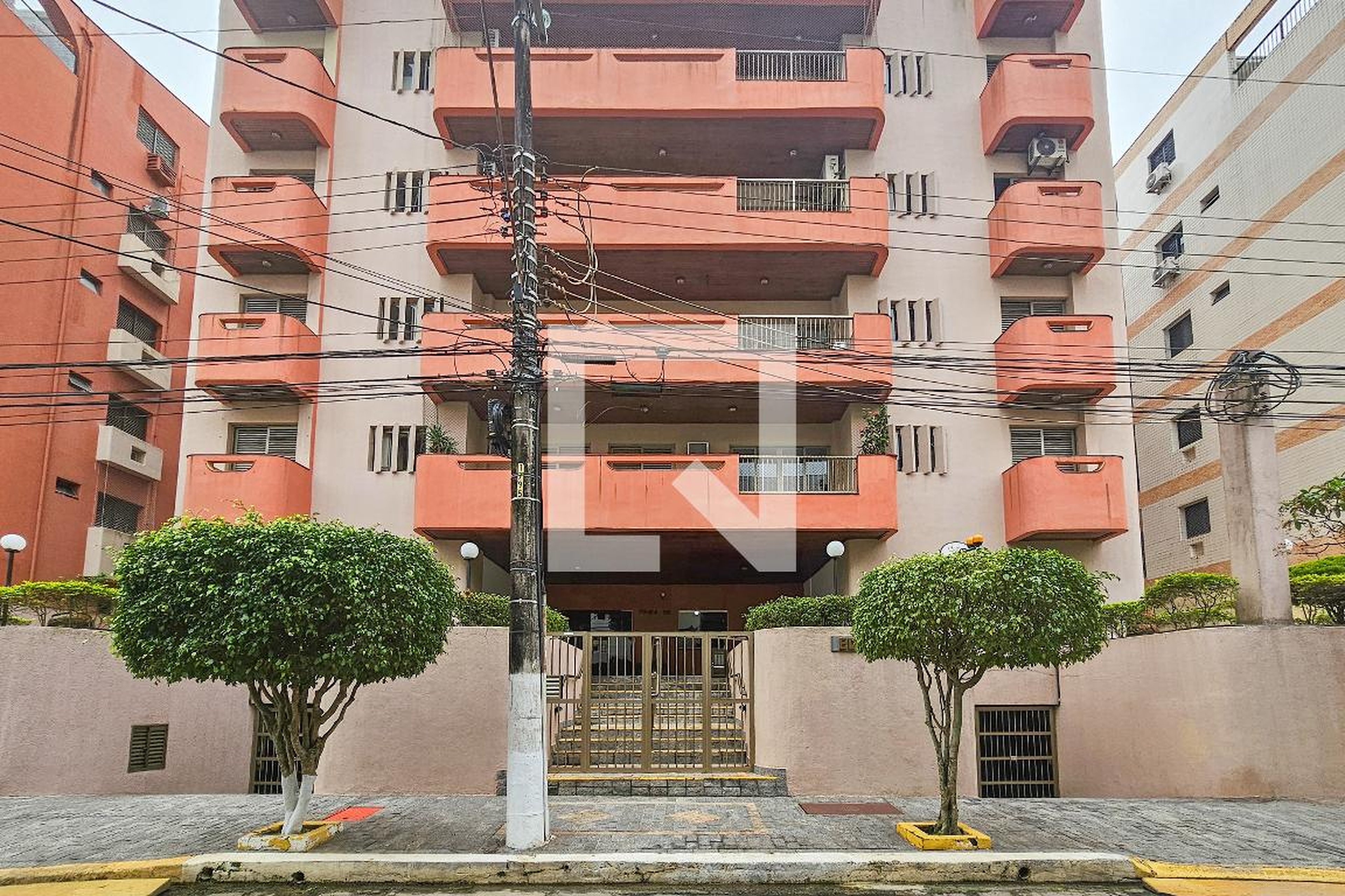 Fachada Condomínio em Rua João Alonso Gonzáles, 66