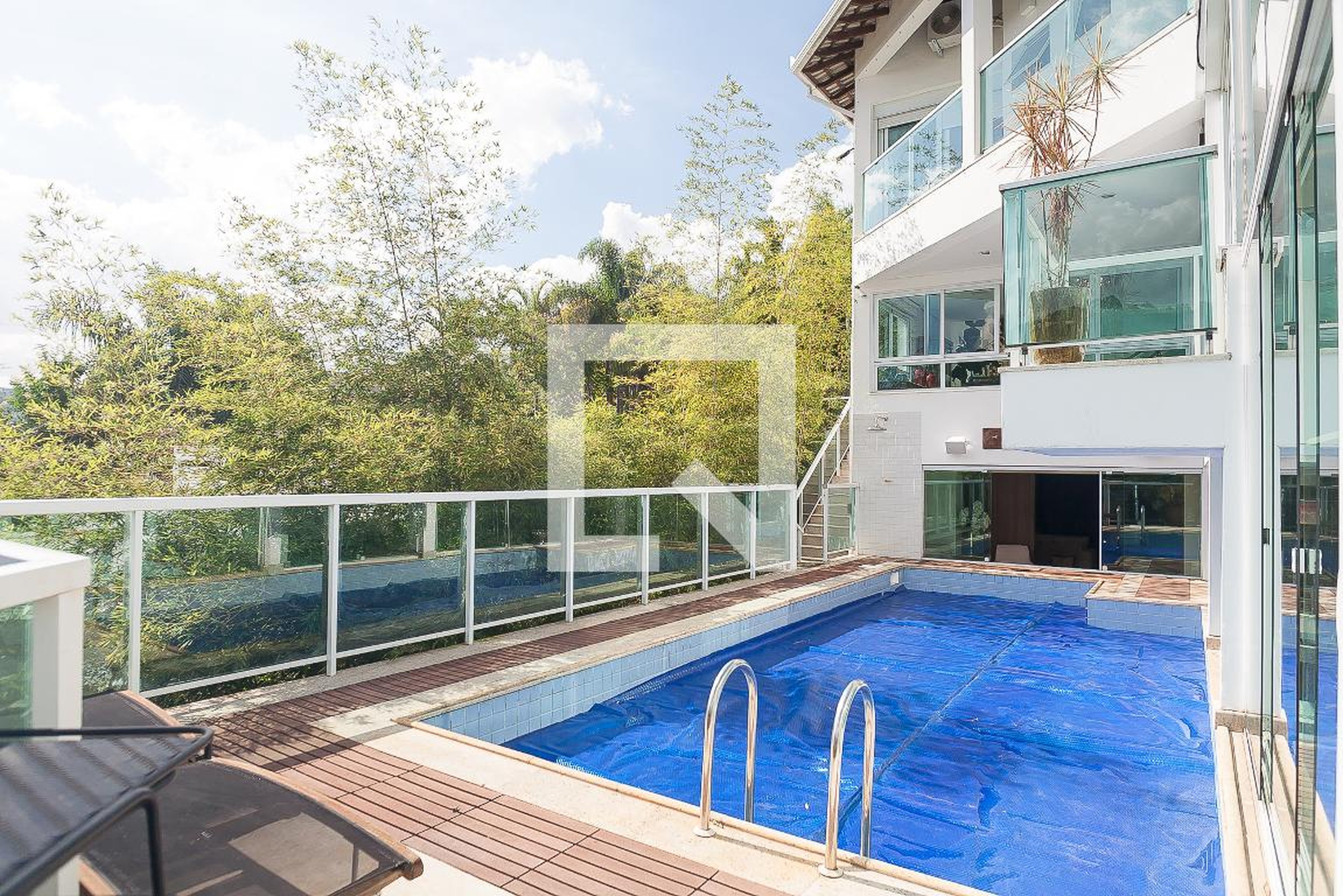 Piscina Condomínio em Alameda Adamelo, 176