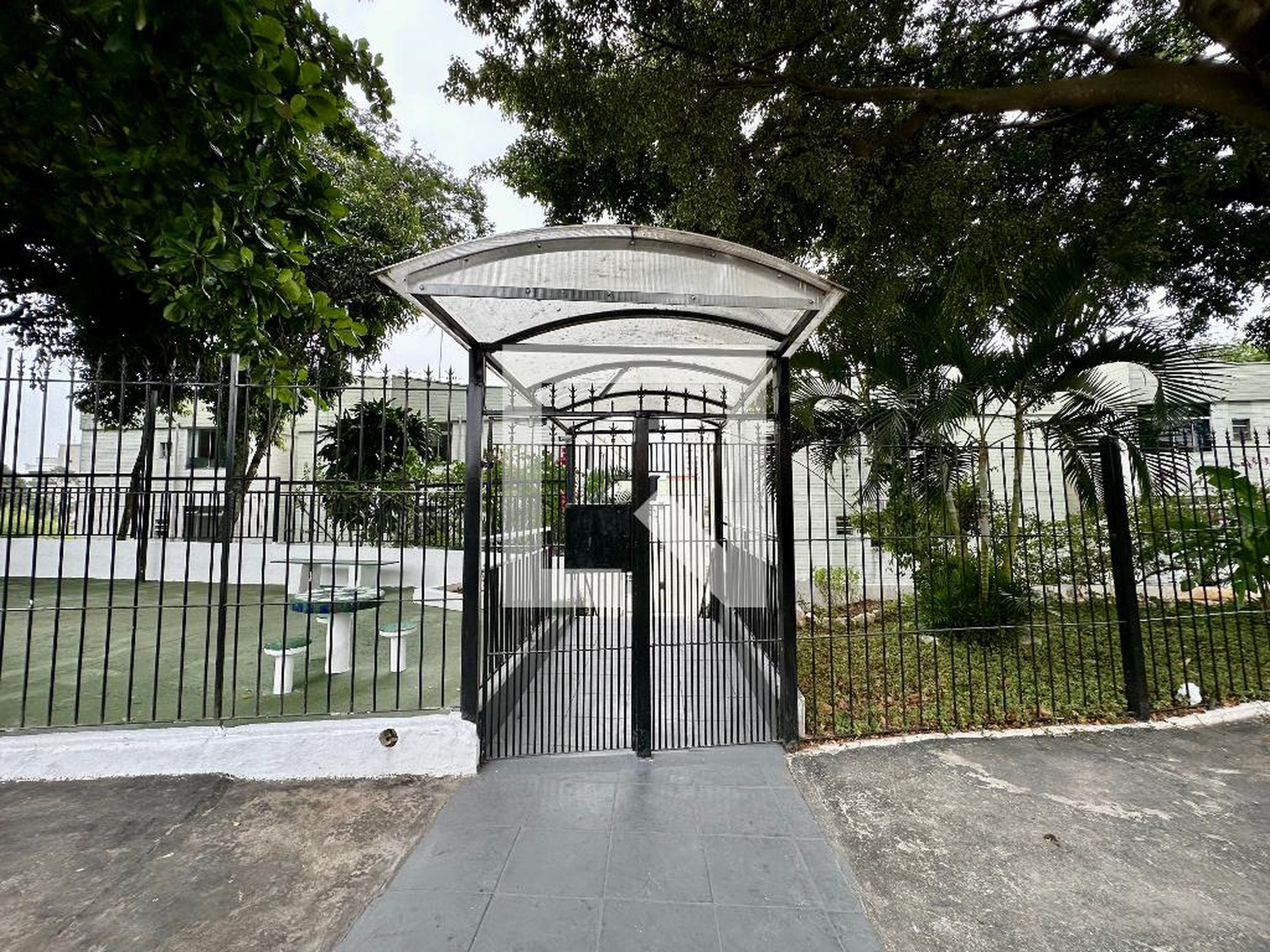 Fachada Condomínio em Rua Lesta, 200