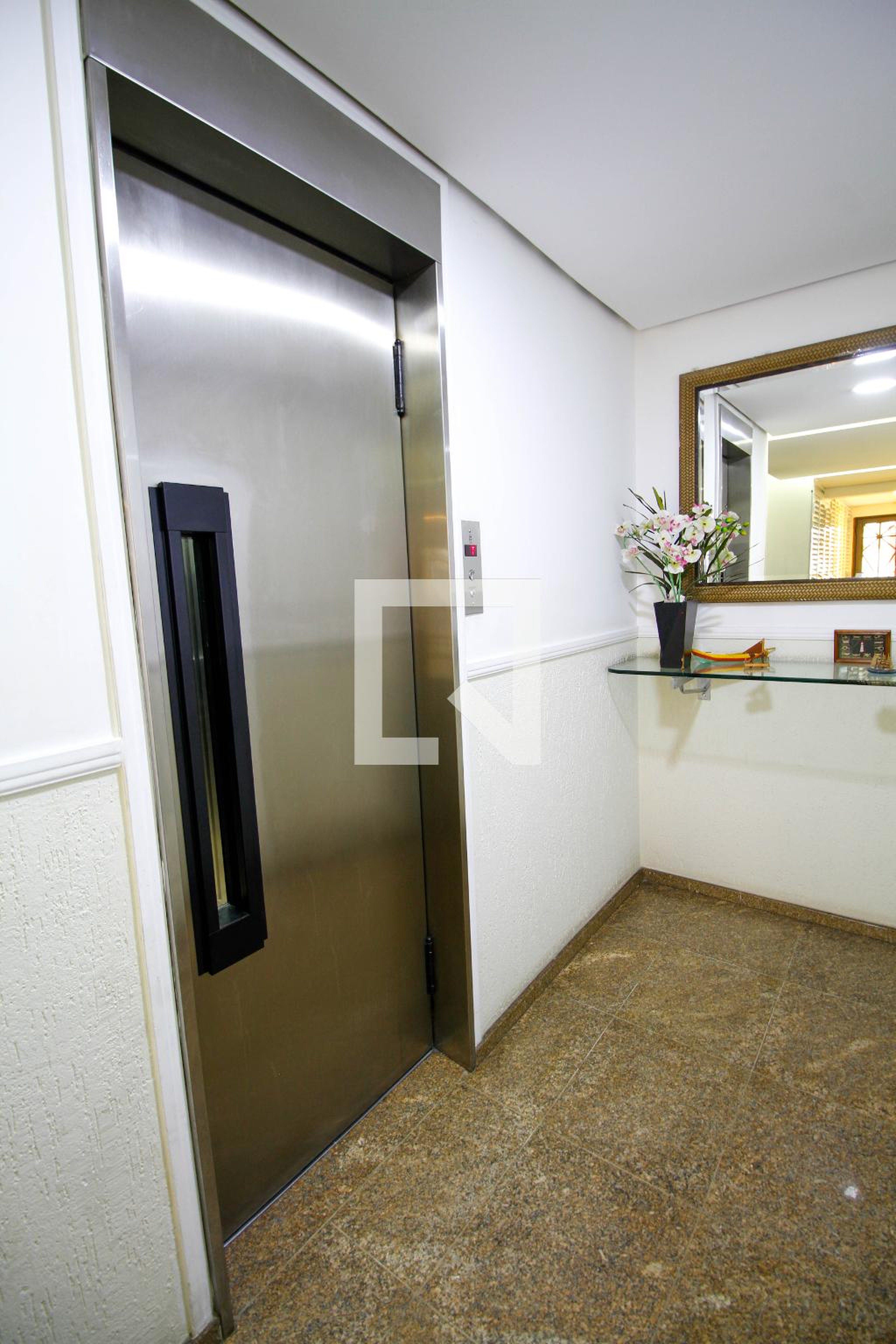 Elevador - João Gonçalves Teixeira