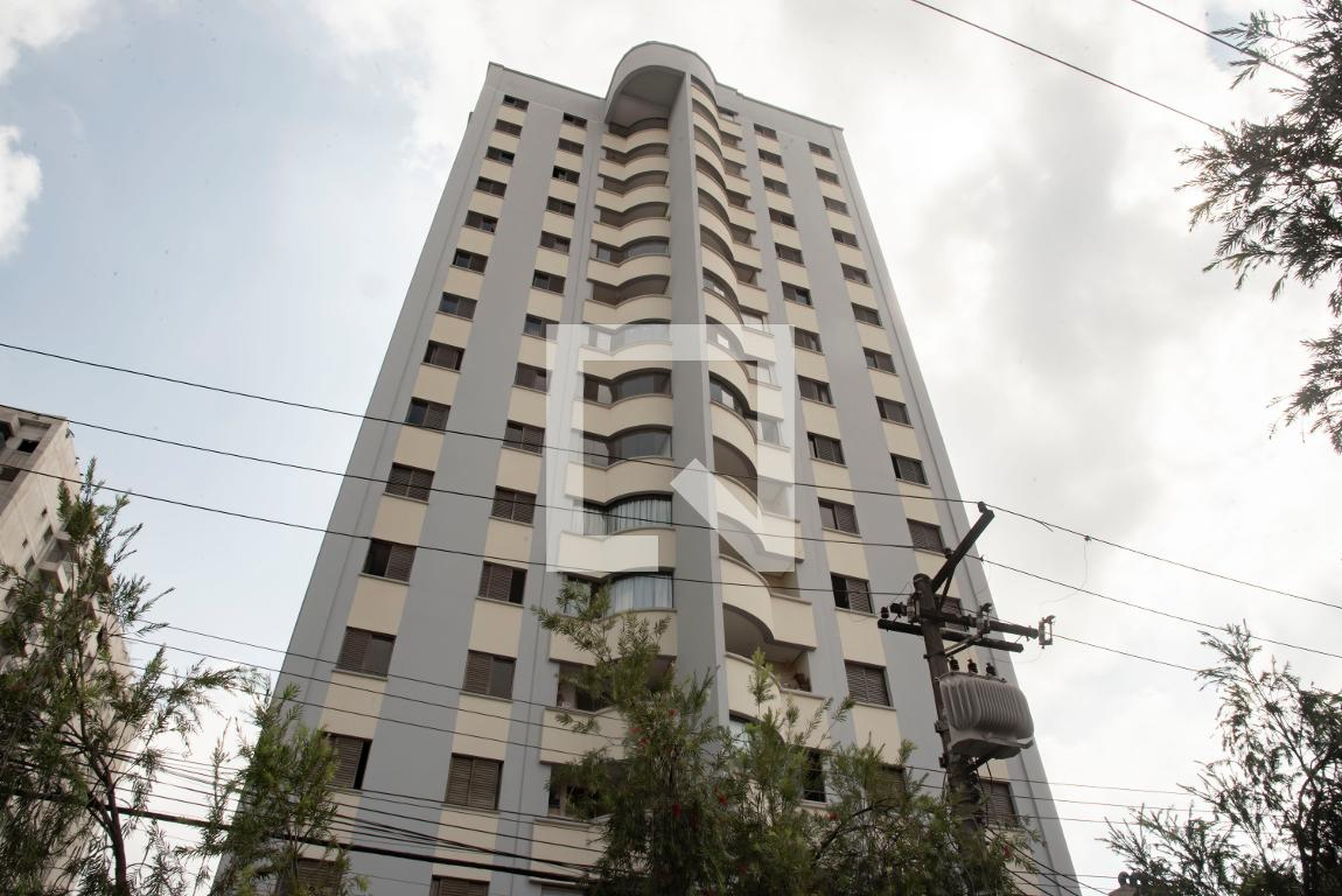 Fachada Condomínio em Alameda dos Tupinas, 40