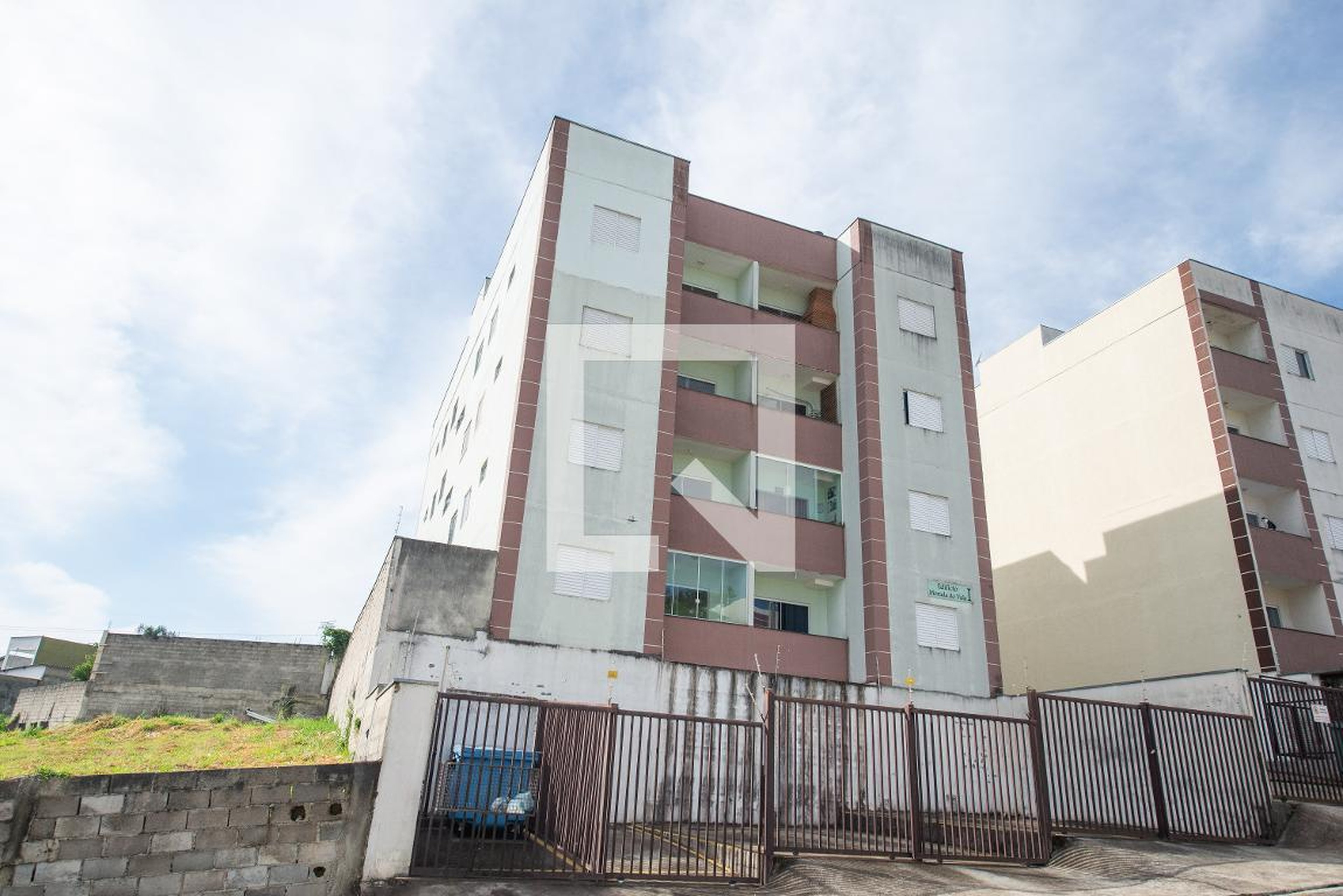Fachada do Prédio Condomínio em Rua Beatriz Gomes Mazela, 190
