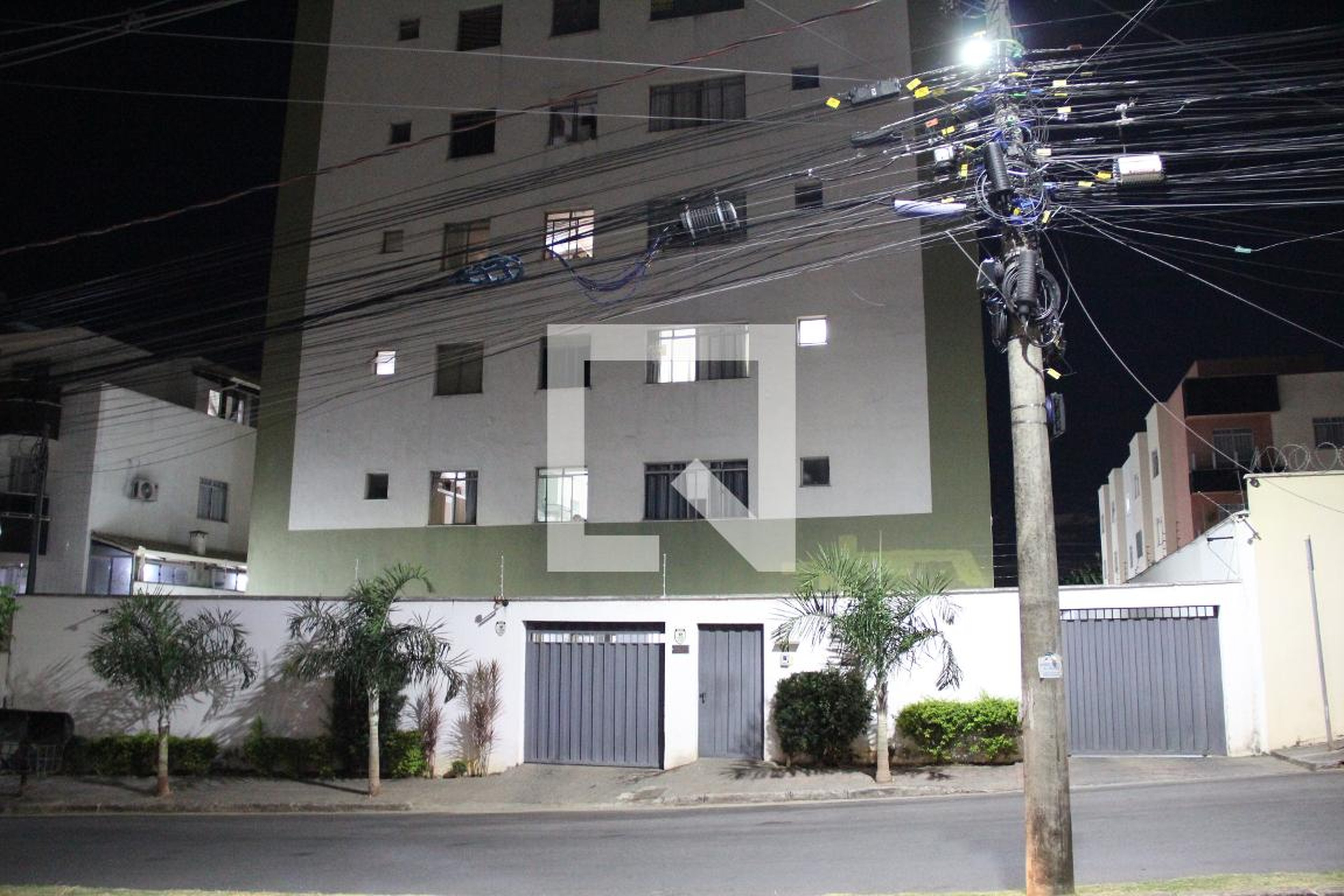 Fachada Condomínio em Rua Professor Alves Horta, 60