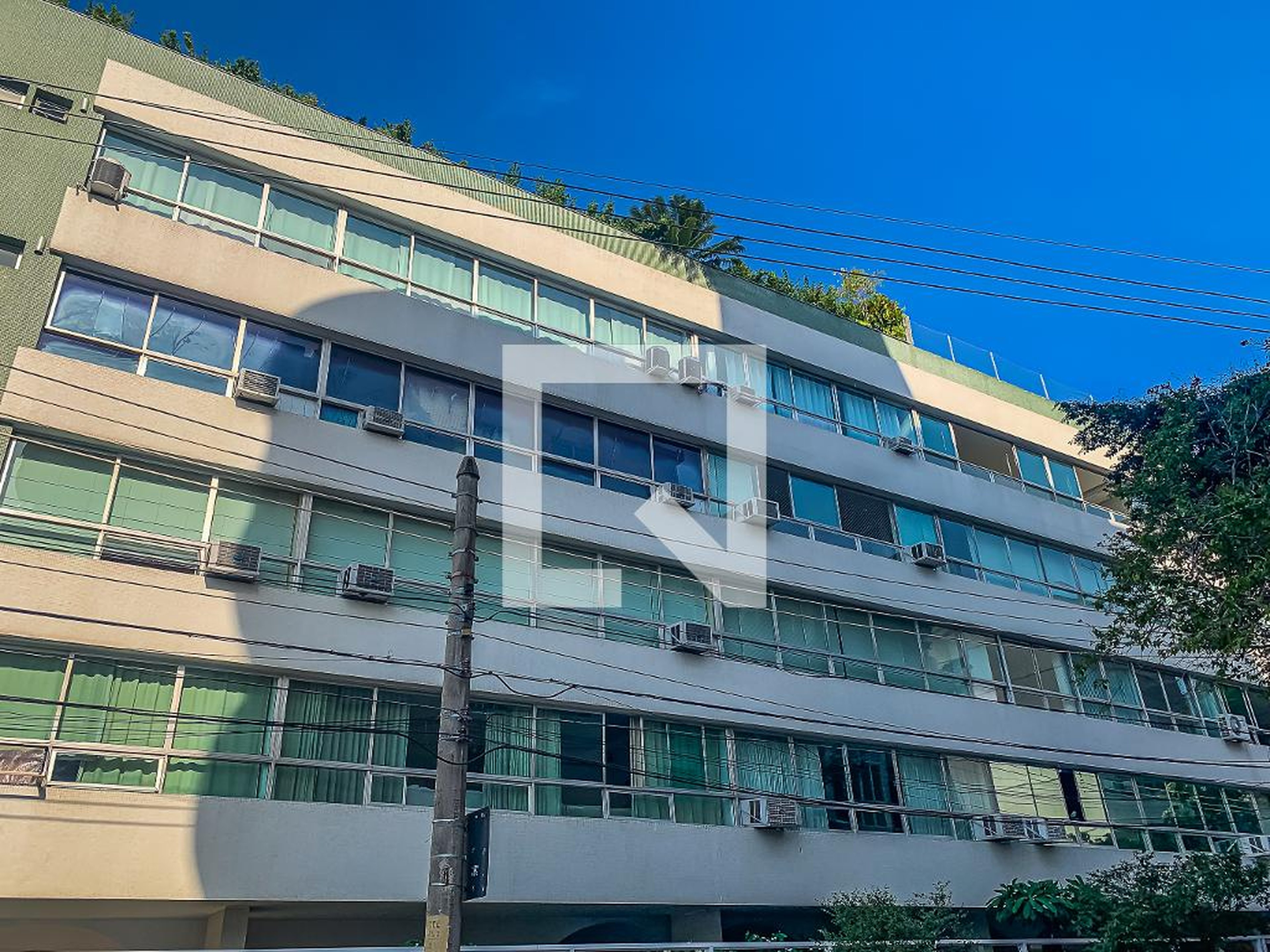 Fachada do Prédio Condomínio em Rua Cândido Gaffrée, 202