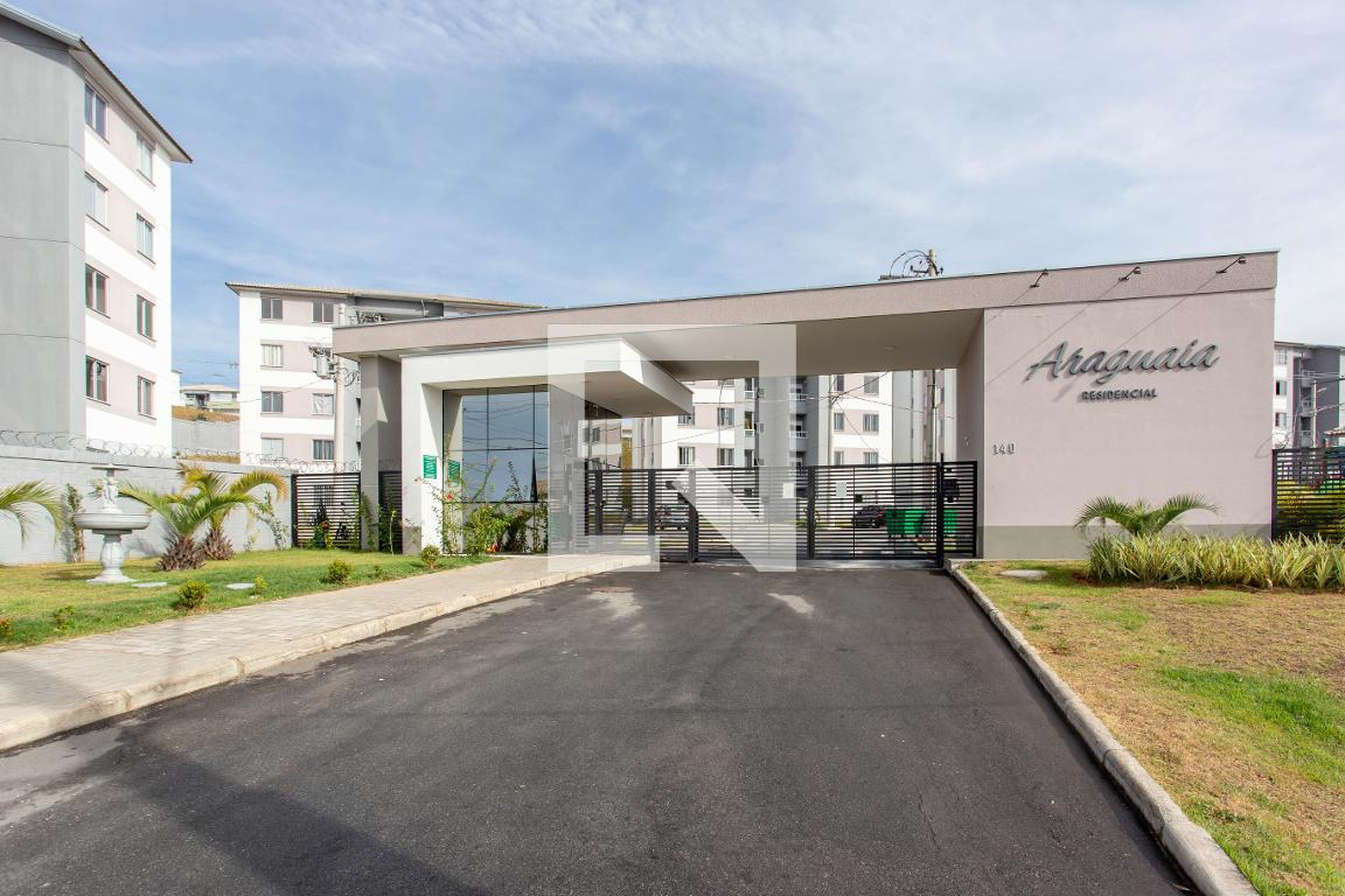 Fachada Condomínio em Rua Quatro Mil Duzentos e Quarenta e Oito, 140