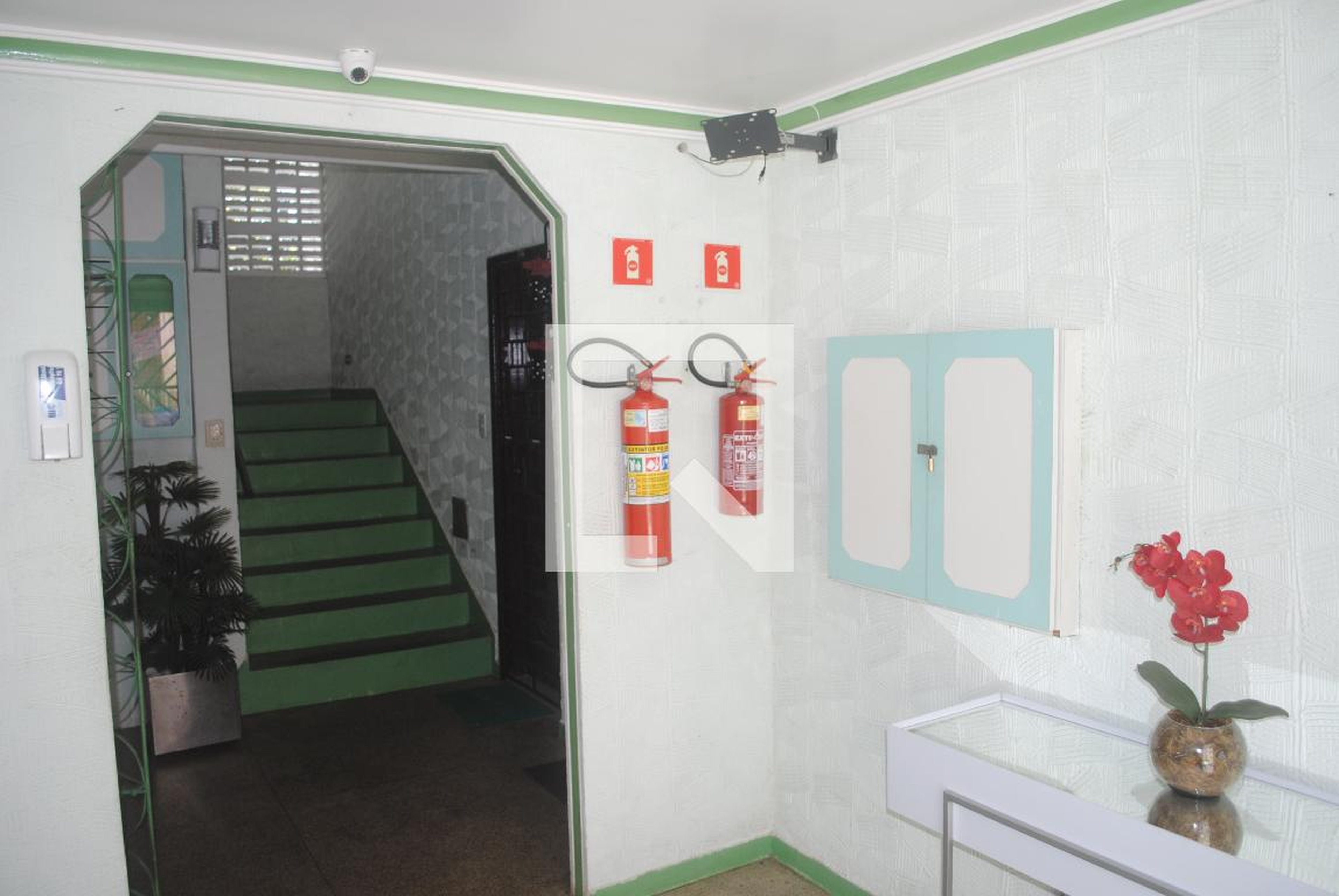 Hall de Entrada Condomínio em Rua Aymoré Moreira, 38