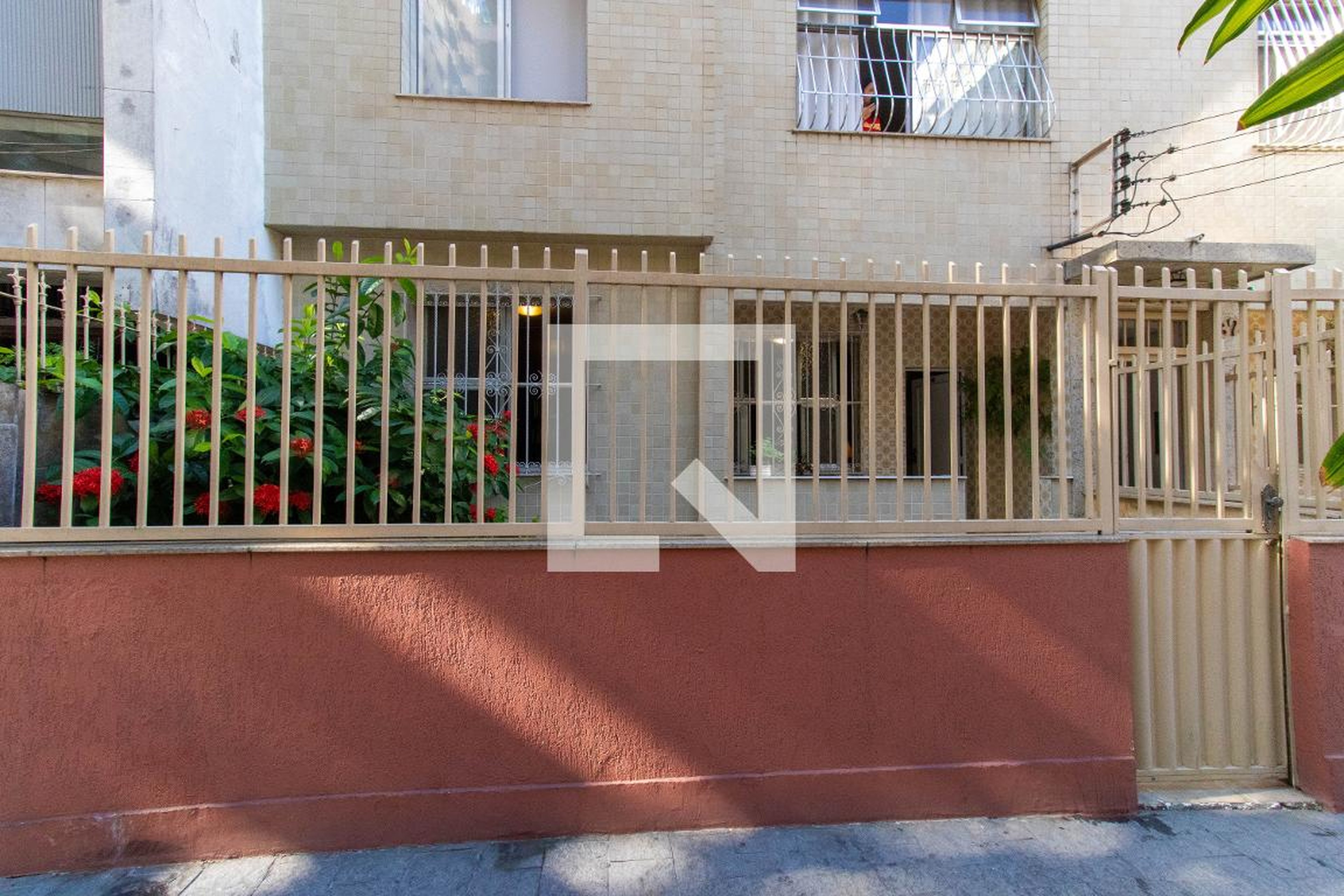 Fachada Condomínio em Rua Álvares de Azevedo, 32