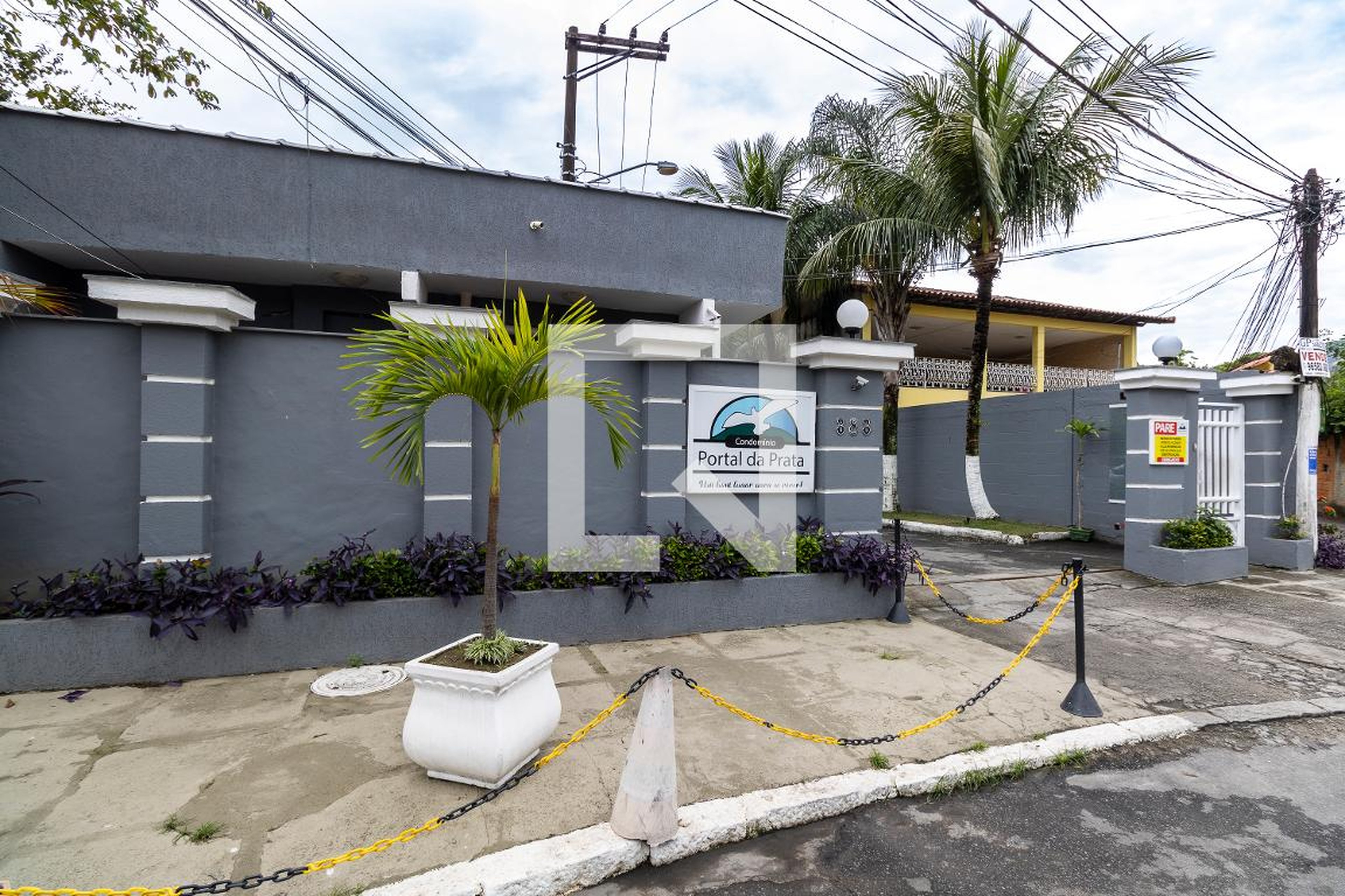 Fachada do Condomínio Condomínio em Rua Adauto Câmara, 383
