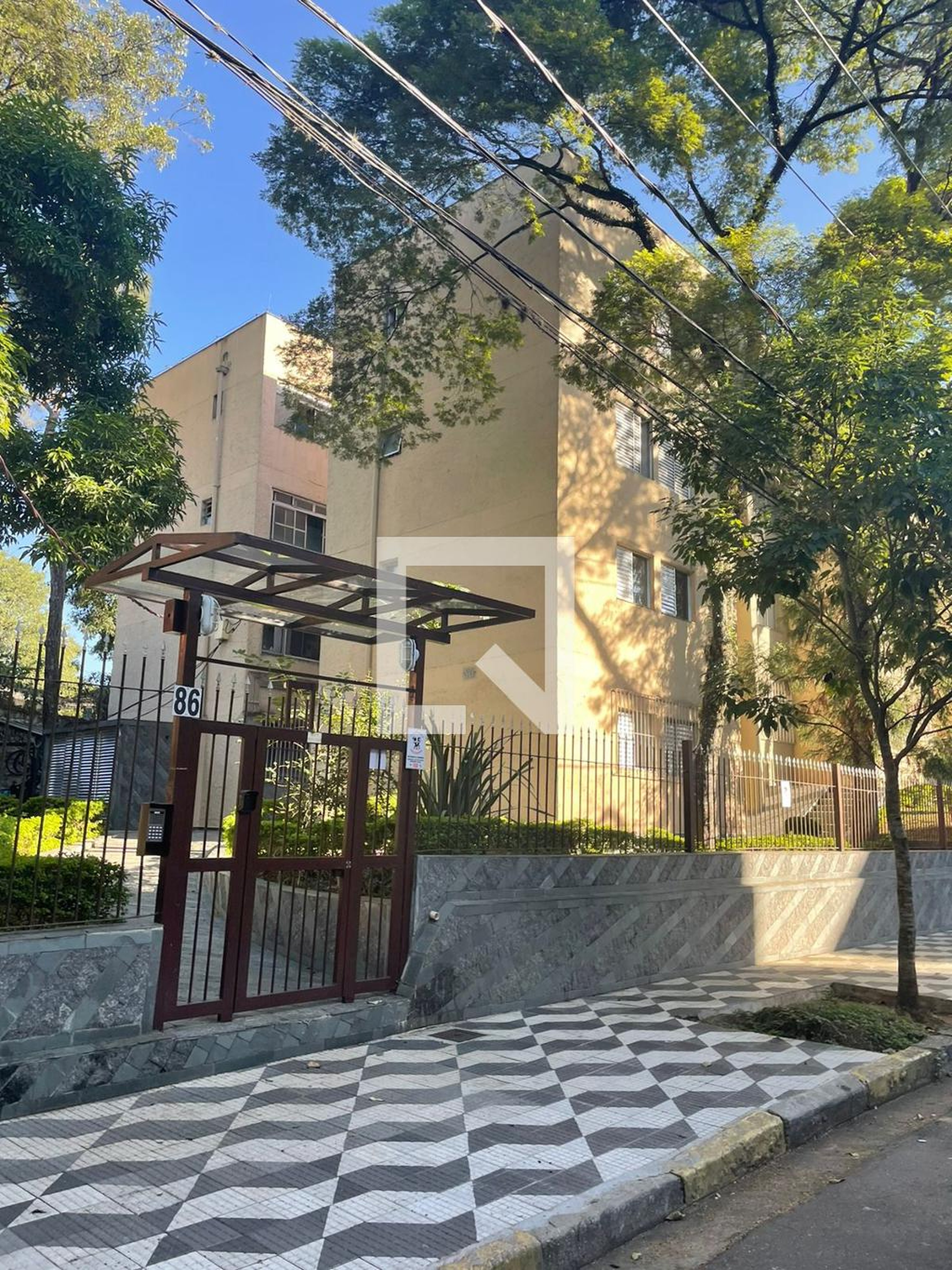 Fachada Condomínio em Rua Araçuaí, 86