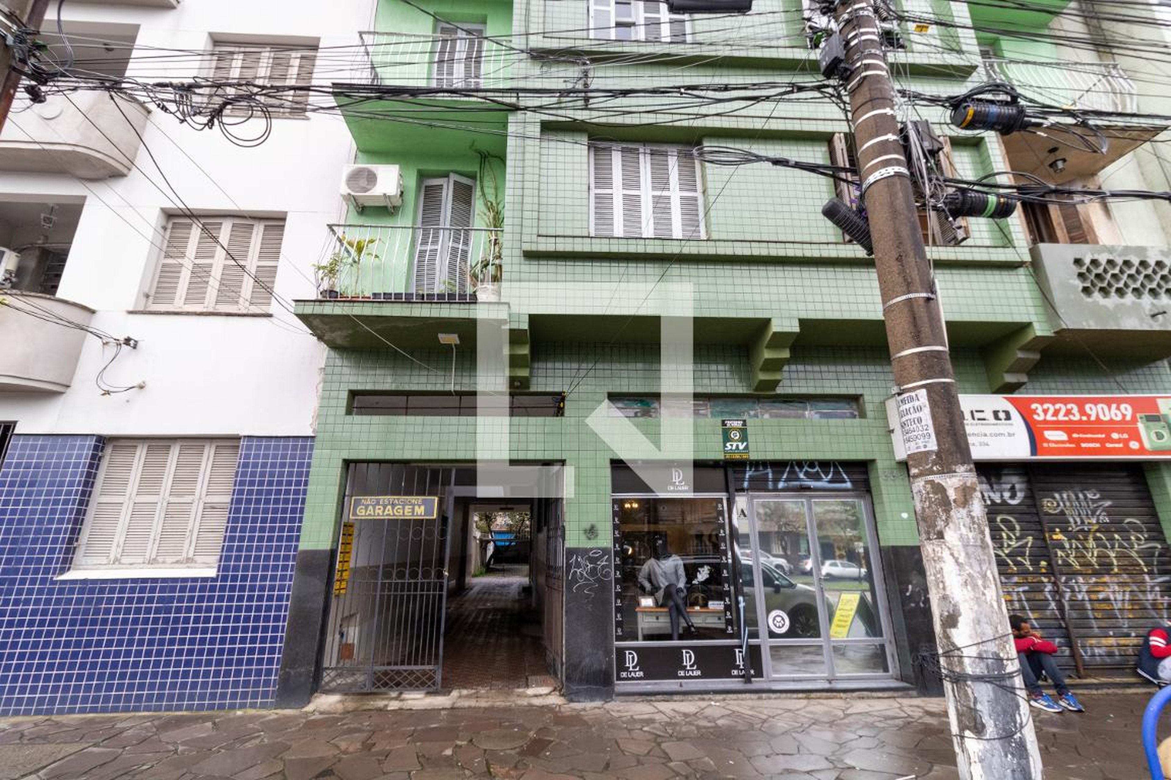 Fachada Condomínio em Avenida da Azenha, 330