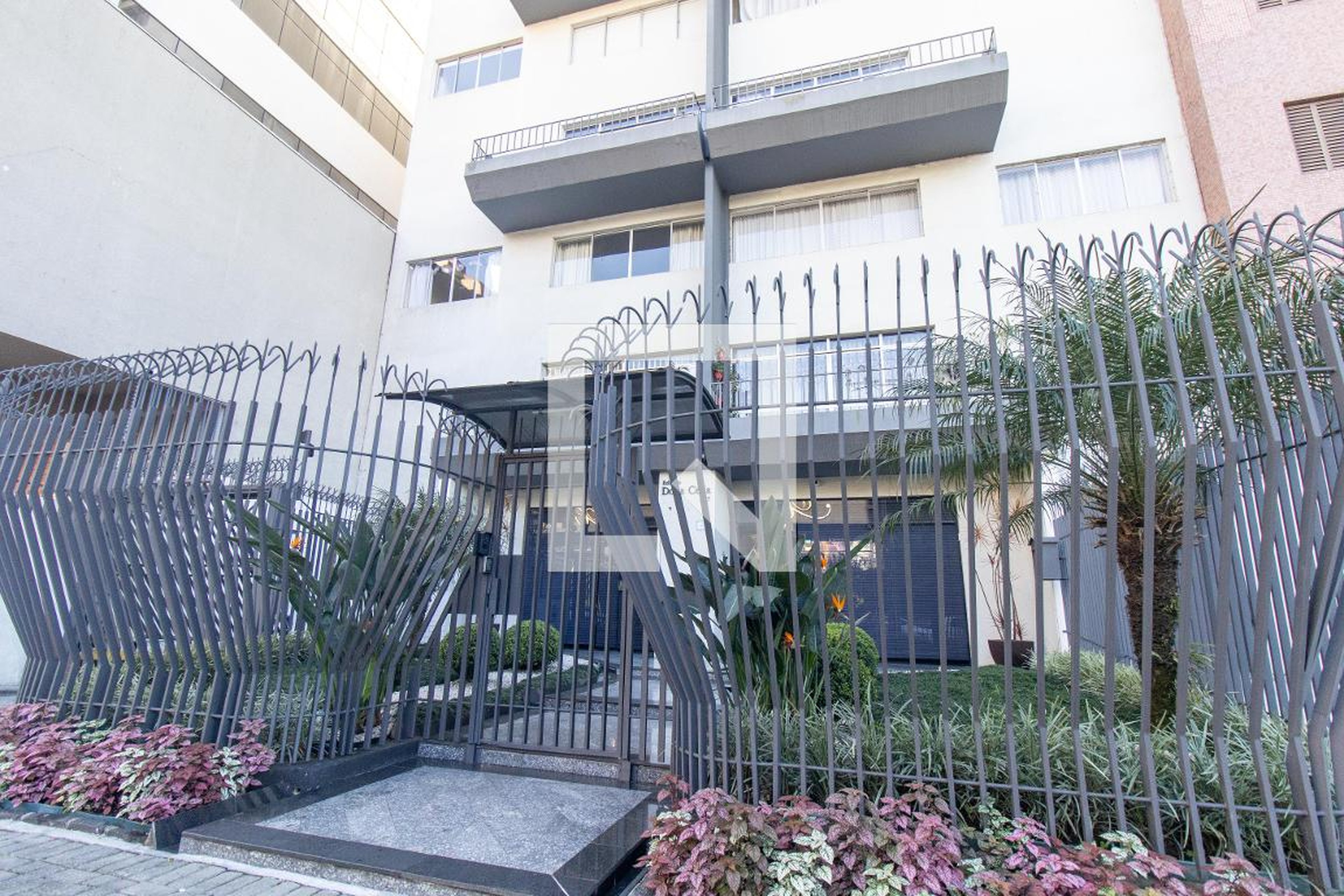 Fachada do Prédio Condomínio Na Celia