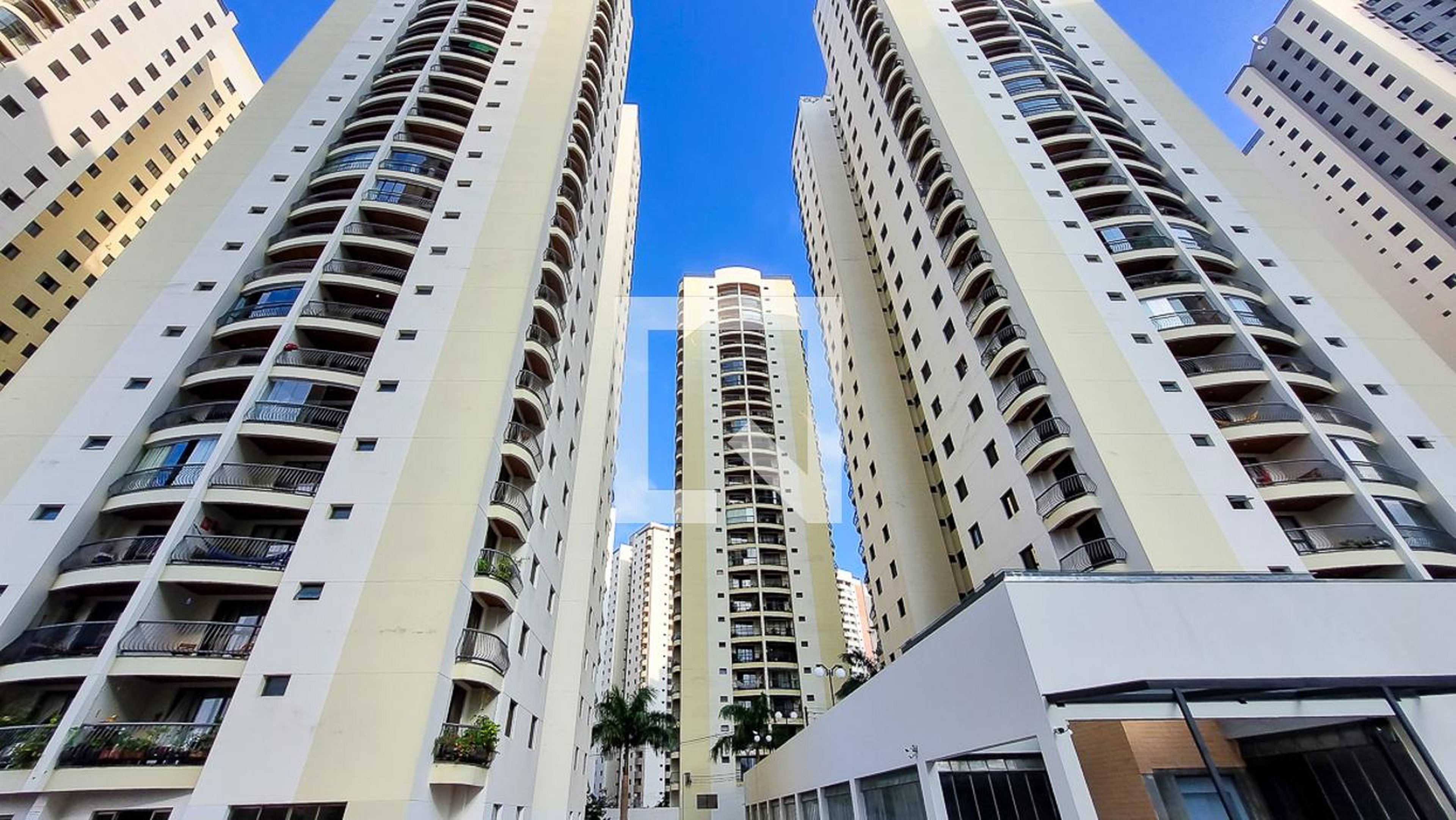 Fachada Condomínio em Avenida Aprigio Bezerra da Silva, 1415