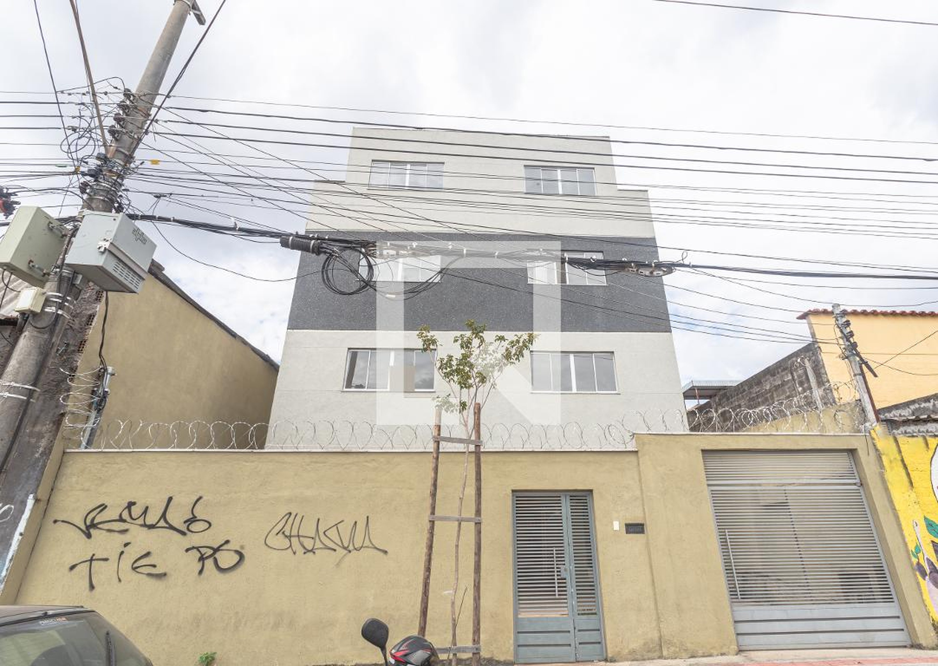 Fachada Condomínio em Rua Ferreira, 188