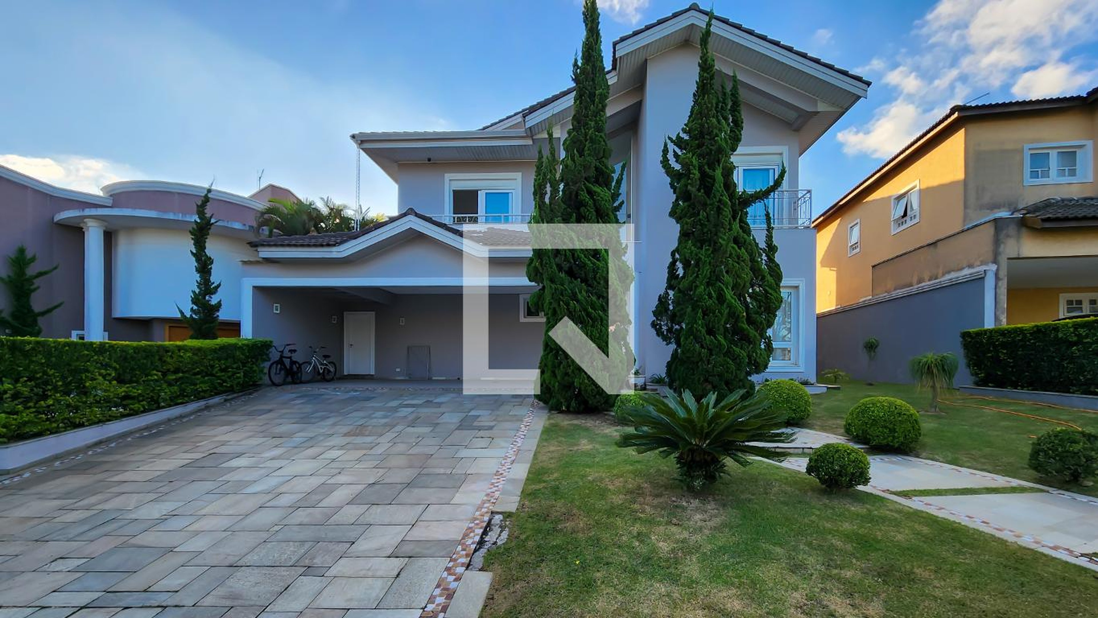 Fachada Condomínio em Alameda Caraceres, 225